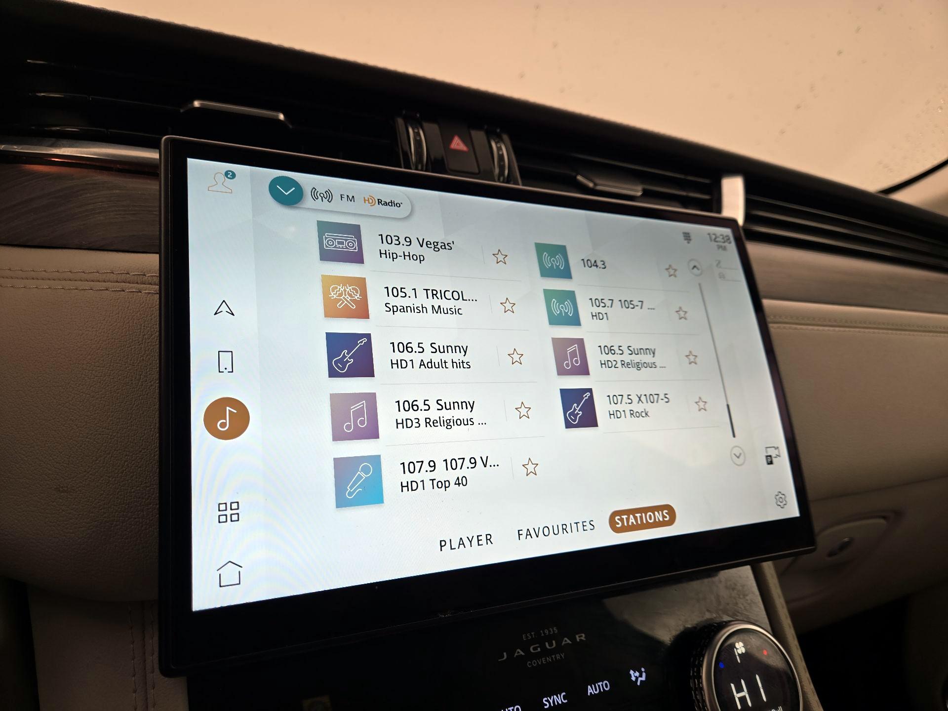 Thumbnail: 2021 Jaguar F-Pace - 16