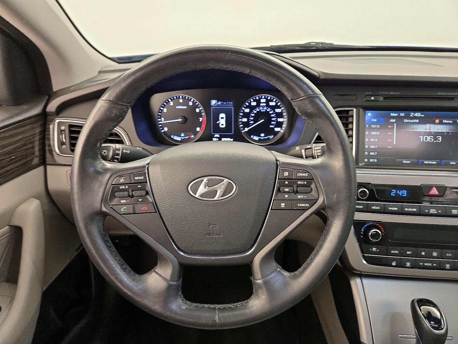 Thumbnail: 2015 Hyundai Sonata - 10