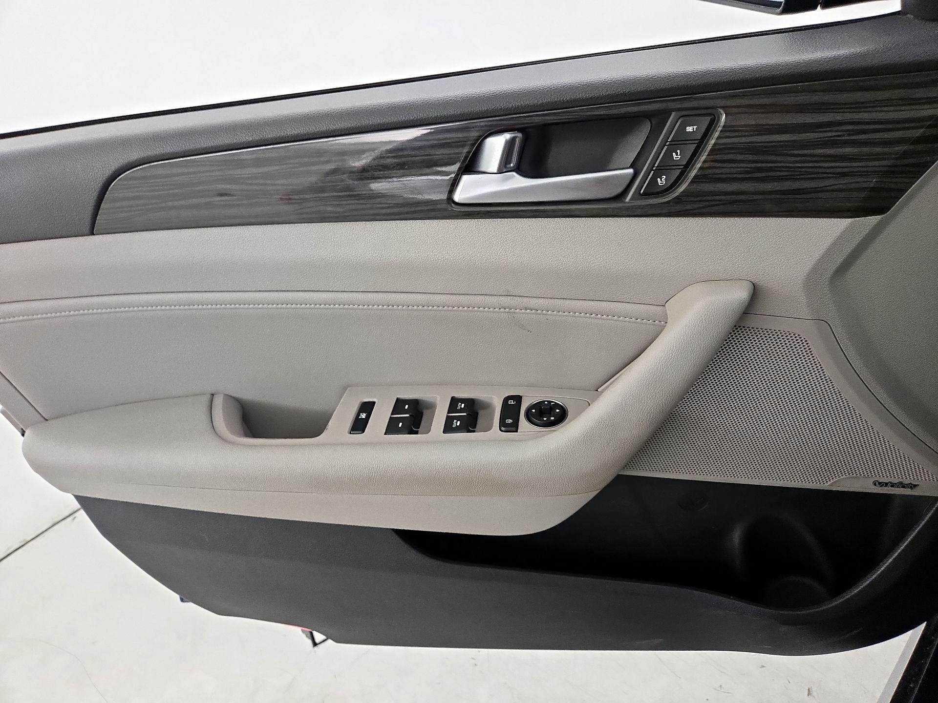 Thumbnail: 2015 Hyundai Sonata - 12