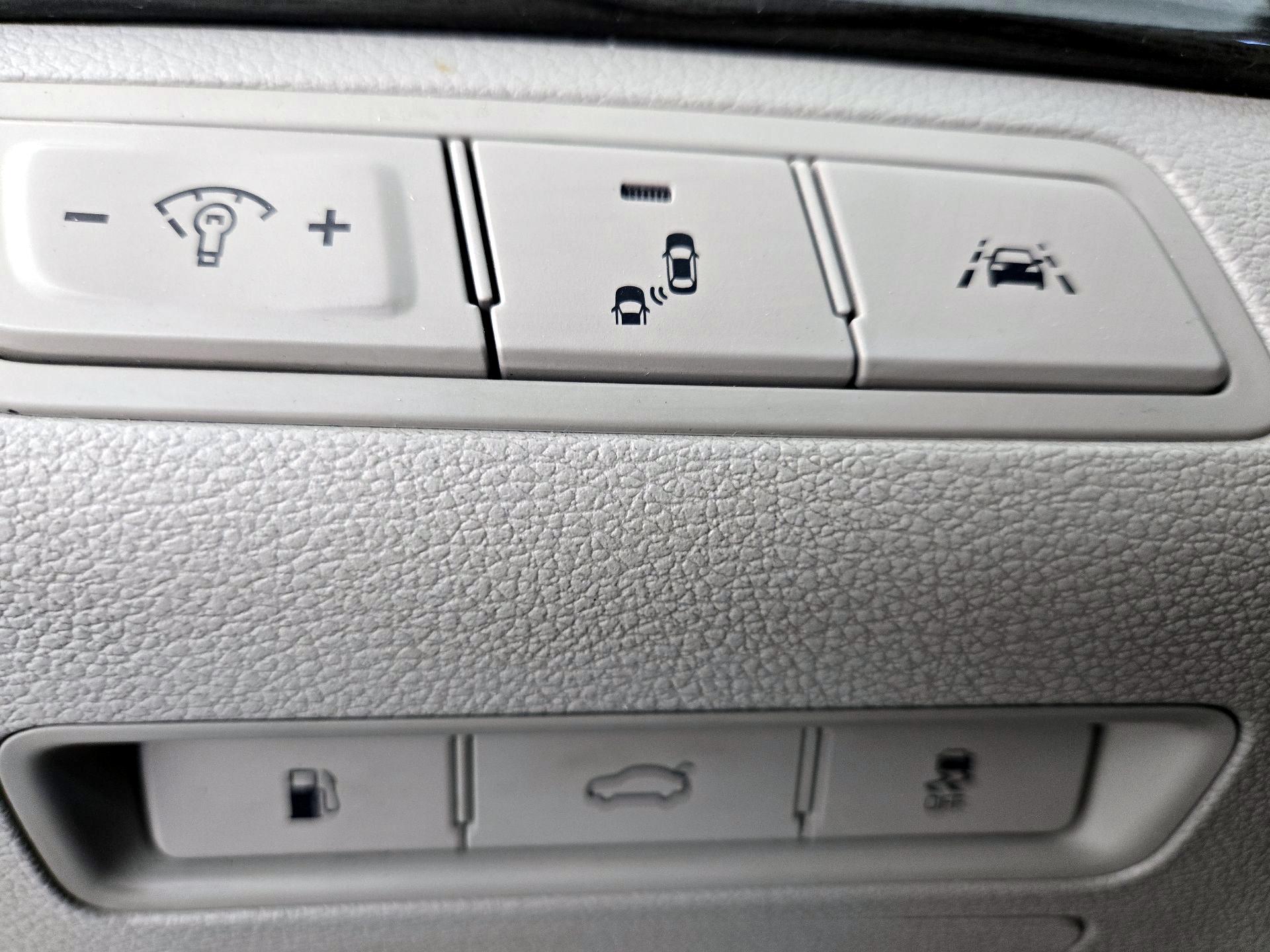 Thumbnail: 2015 Hyundai Sonata - 13