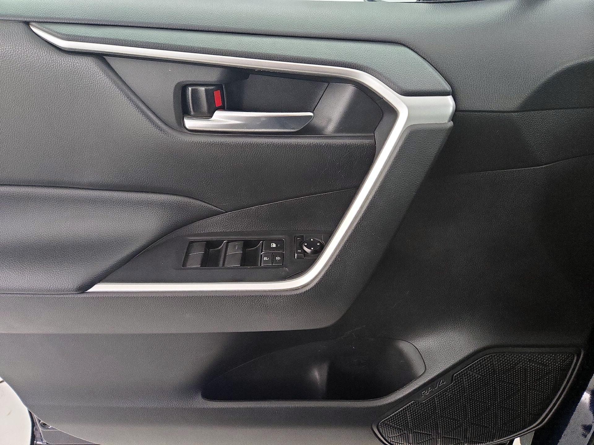 Thumbnail: 2021 Toyota RAV4 - 12