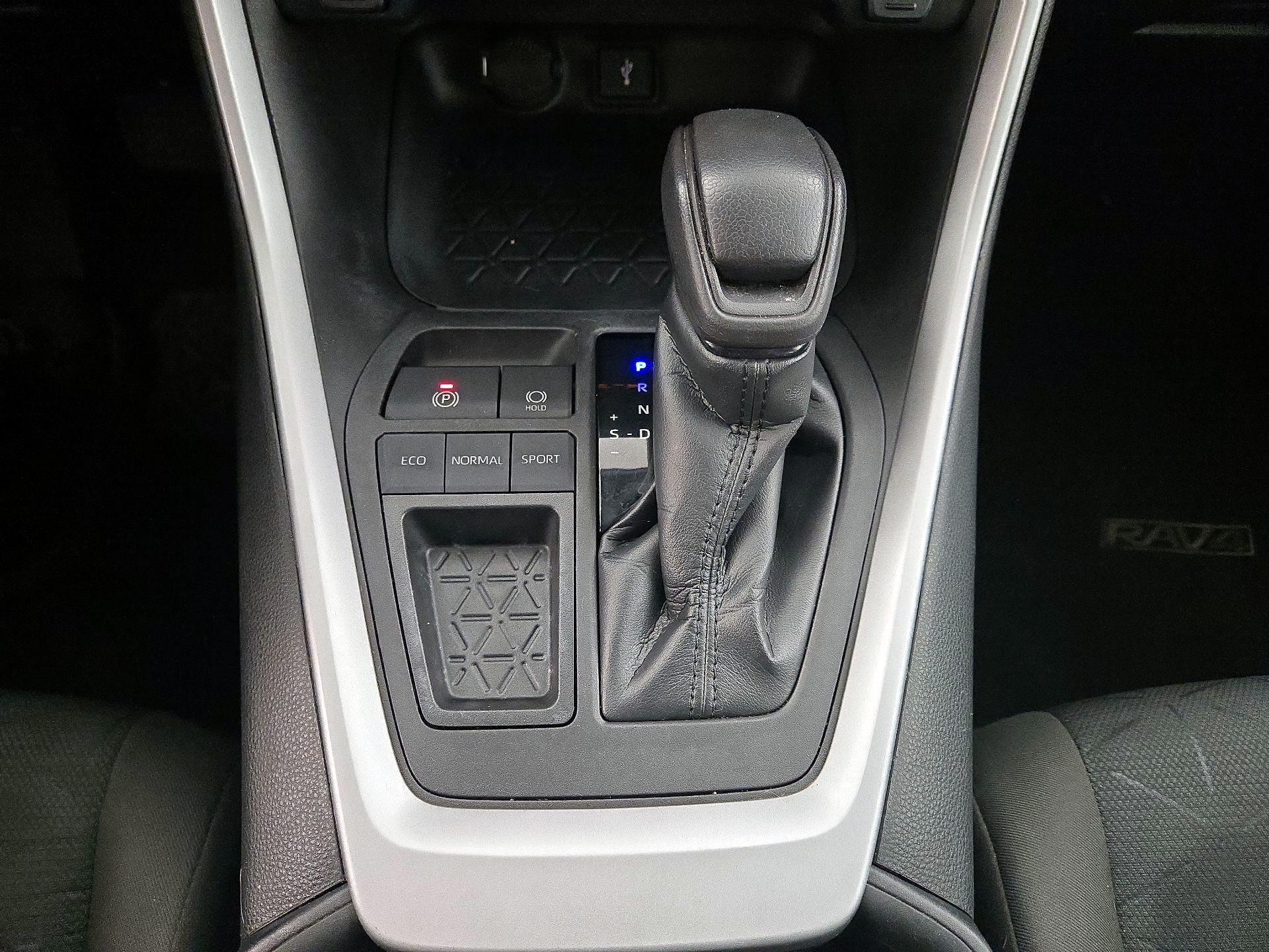 Thumbnail: 2021 Toyota RAV4 - 17