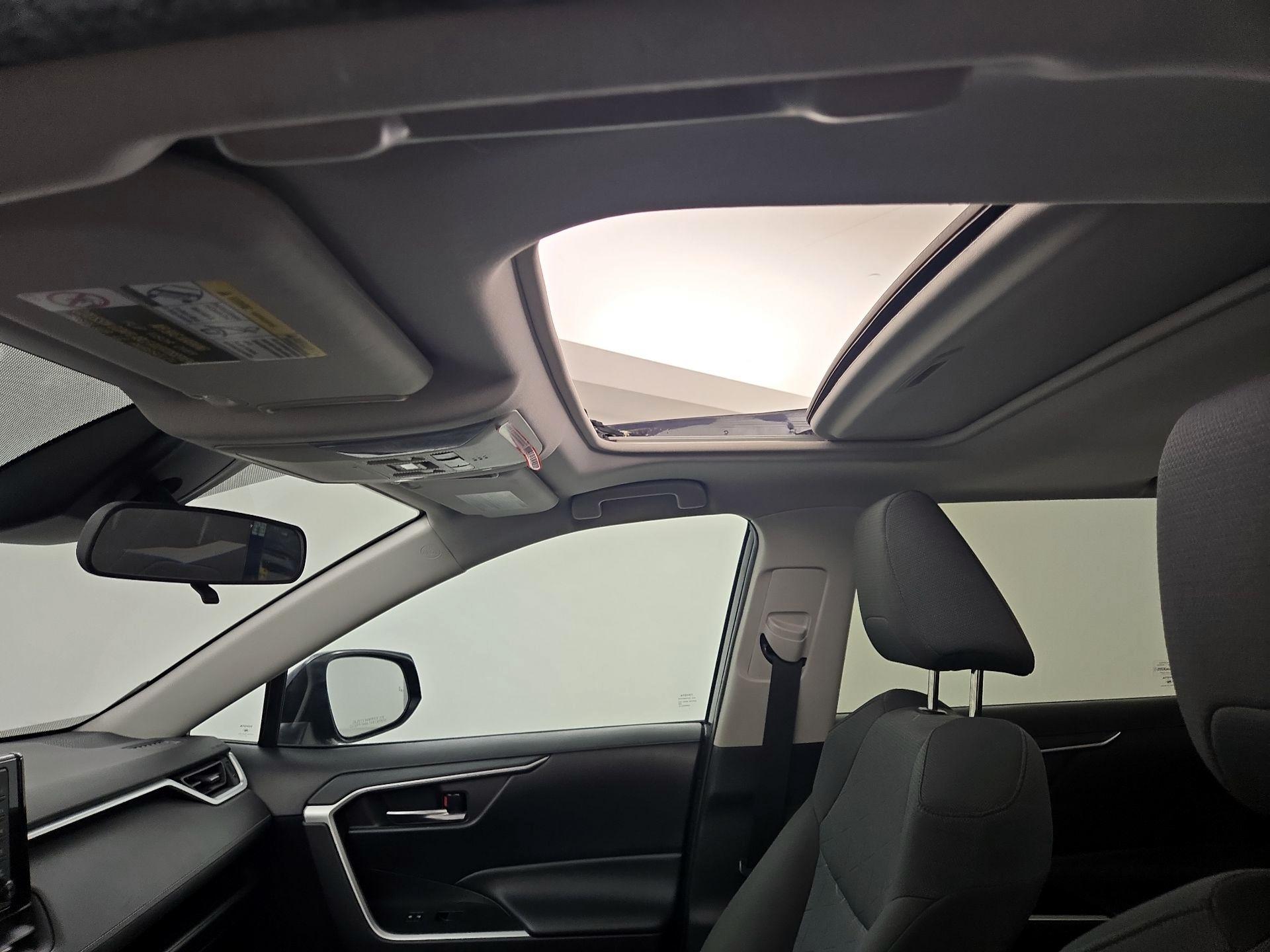 Thumbnail: 2021 Toyota RAV4 - 19