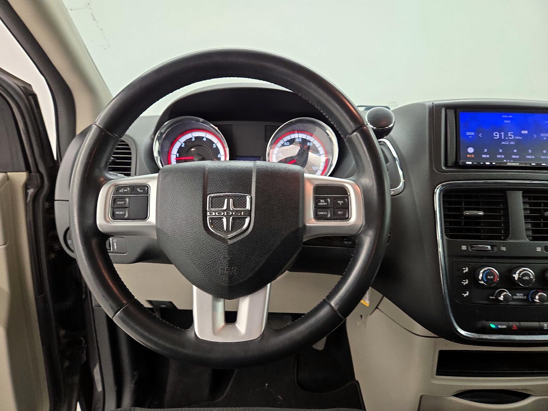 Thumbnail: 2017 Dodge Grand Caravan - 10