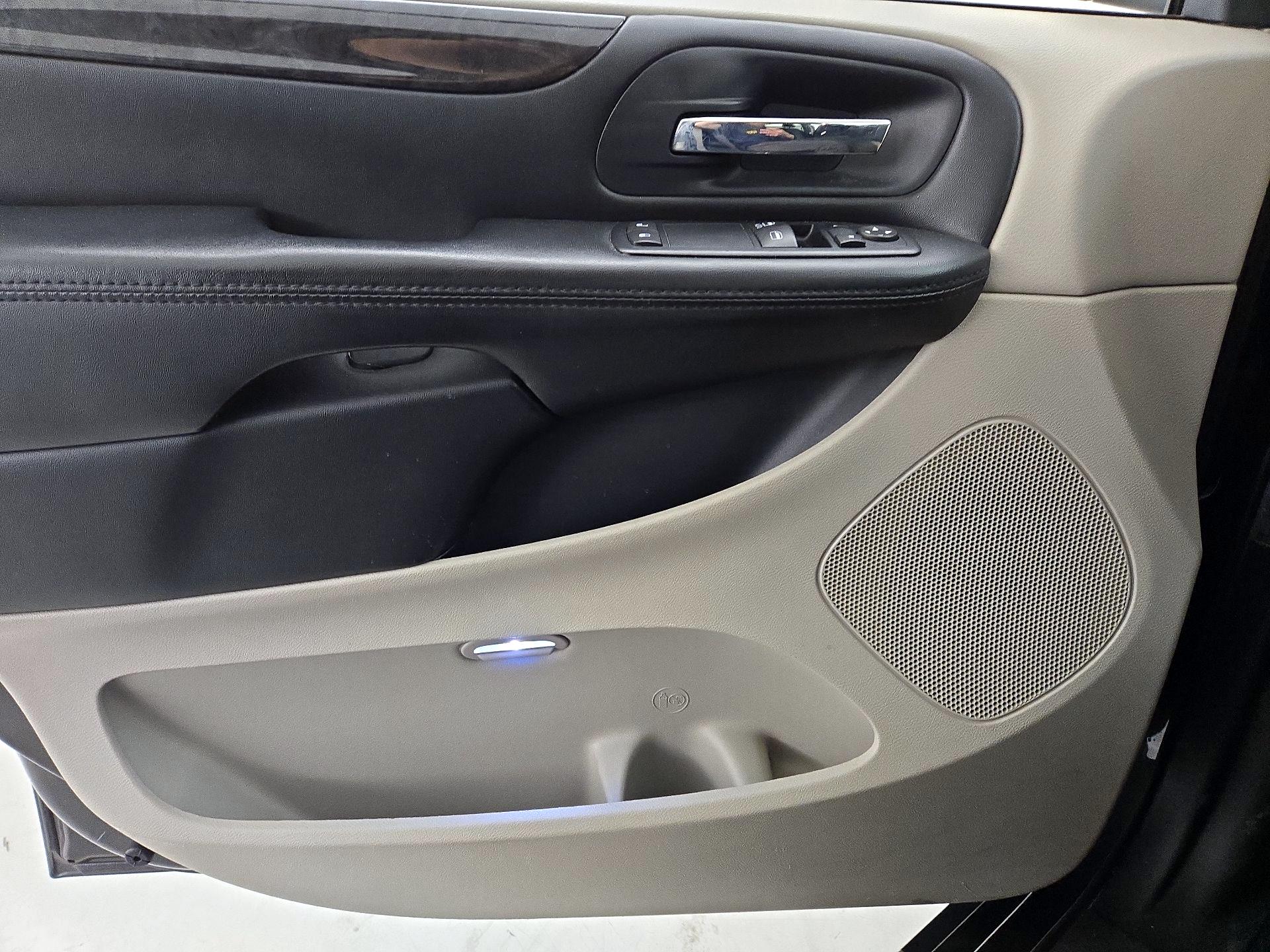 Thumbnail: 2017 Dodge Grand Caravan - 12