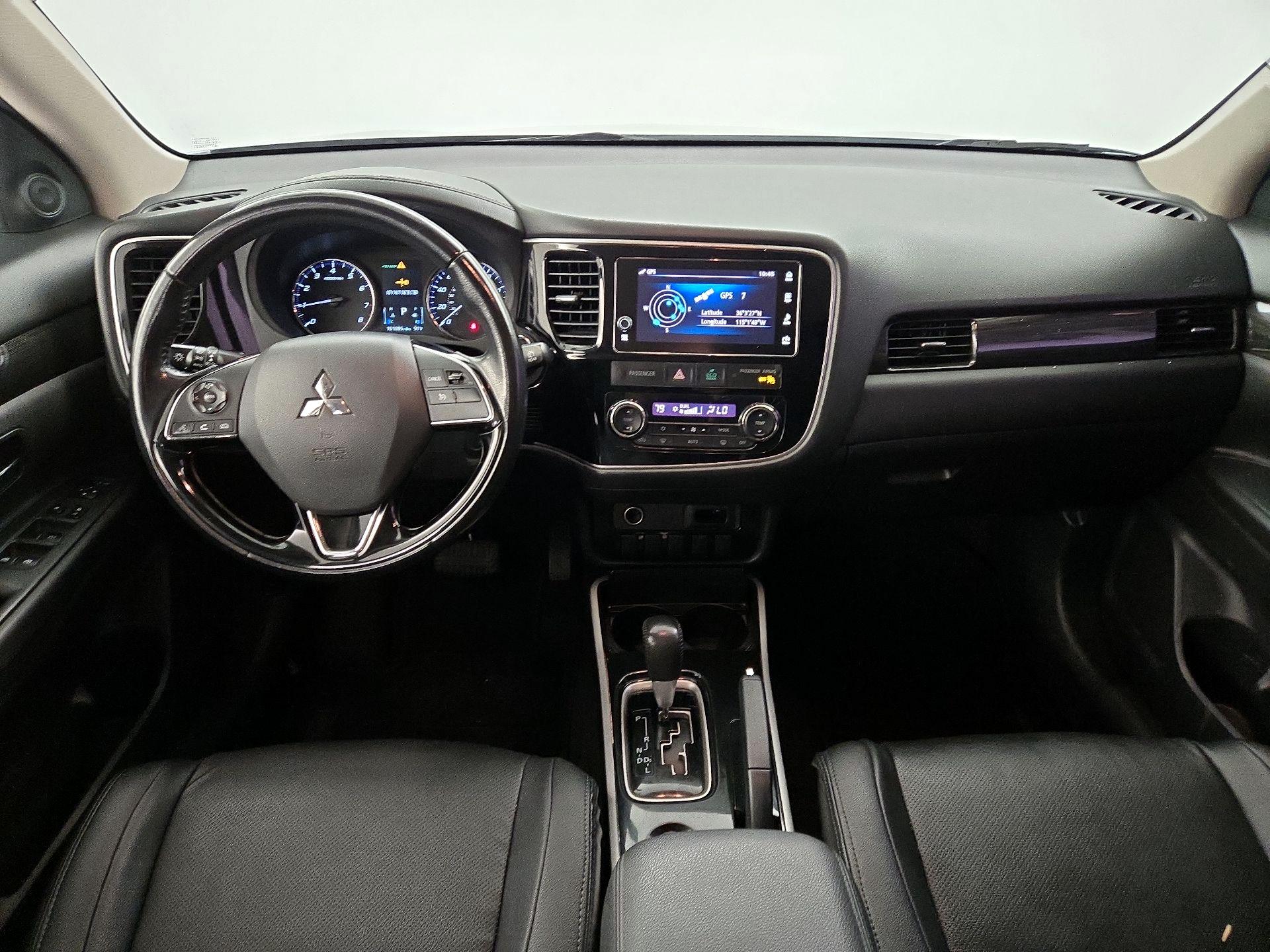 Thumbnail: 2017 Mitsubishi Outlander - 9