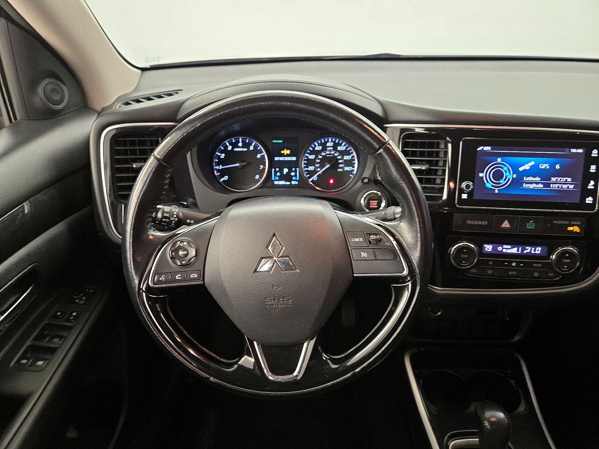 Thumbnail: 2017 Mitsubishi Outlander - 10