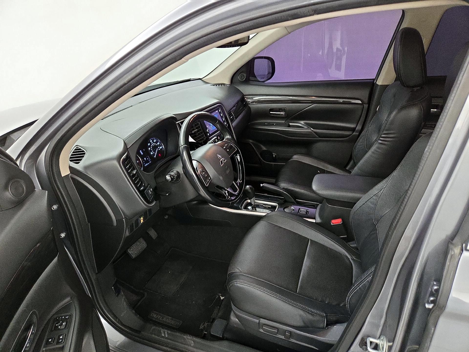 Thumbnail: 2017 Mitsubishi Outlander - 11