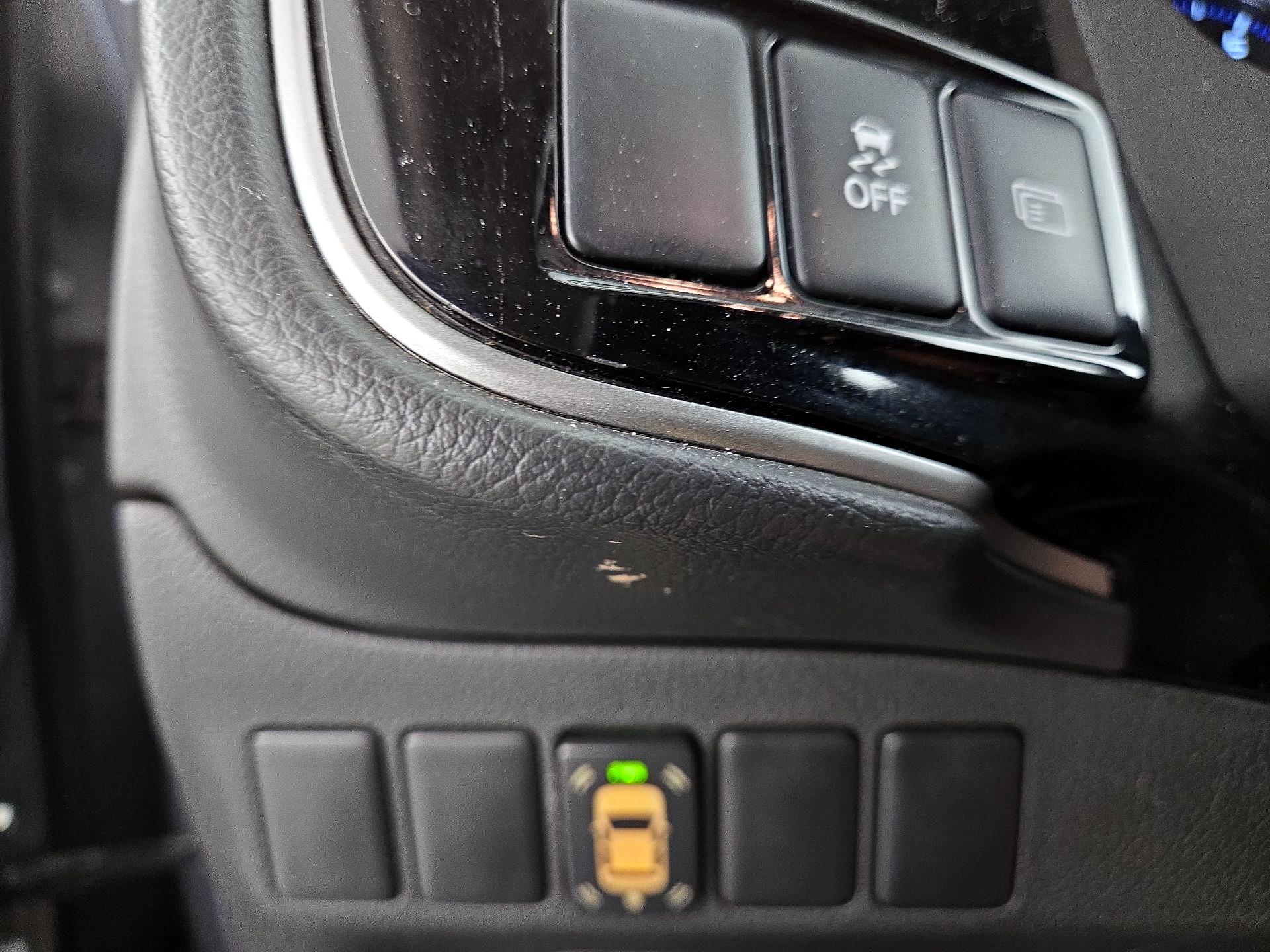 Thumbnail: 2017 Mitsubishi Outlander - 13