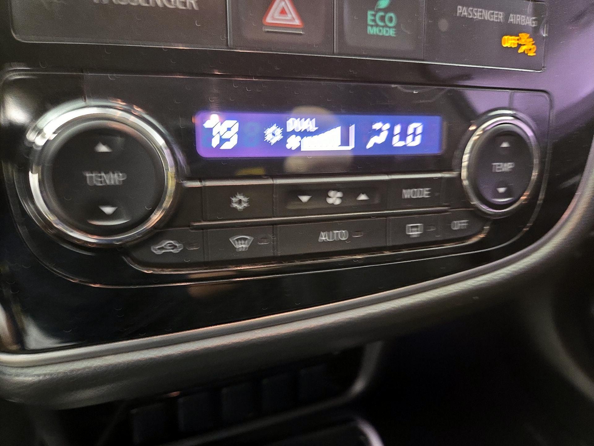 Thumbnail: 2017 Mitsubishi Outlander - 16