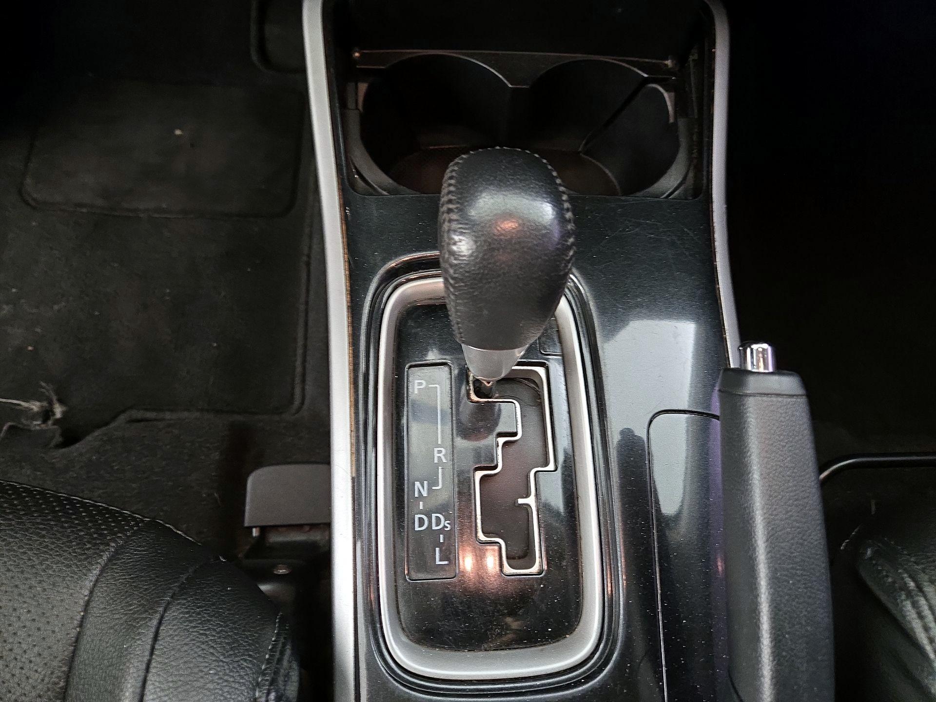 Thumbnail: 2017 Mitsubishi Outlander - 17