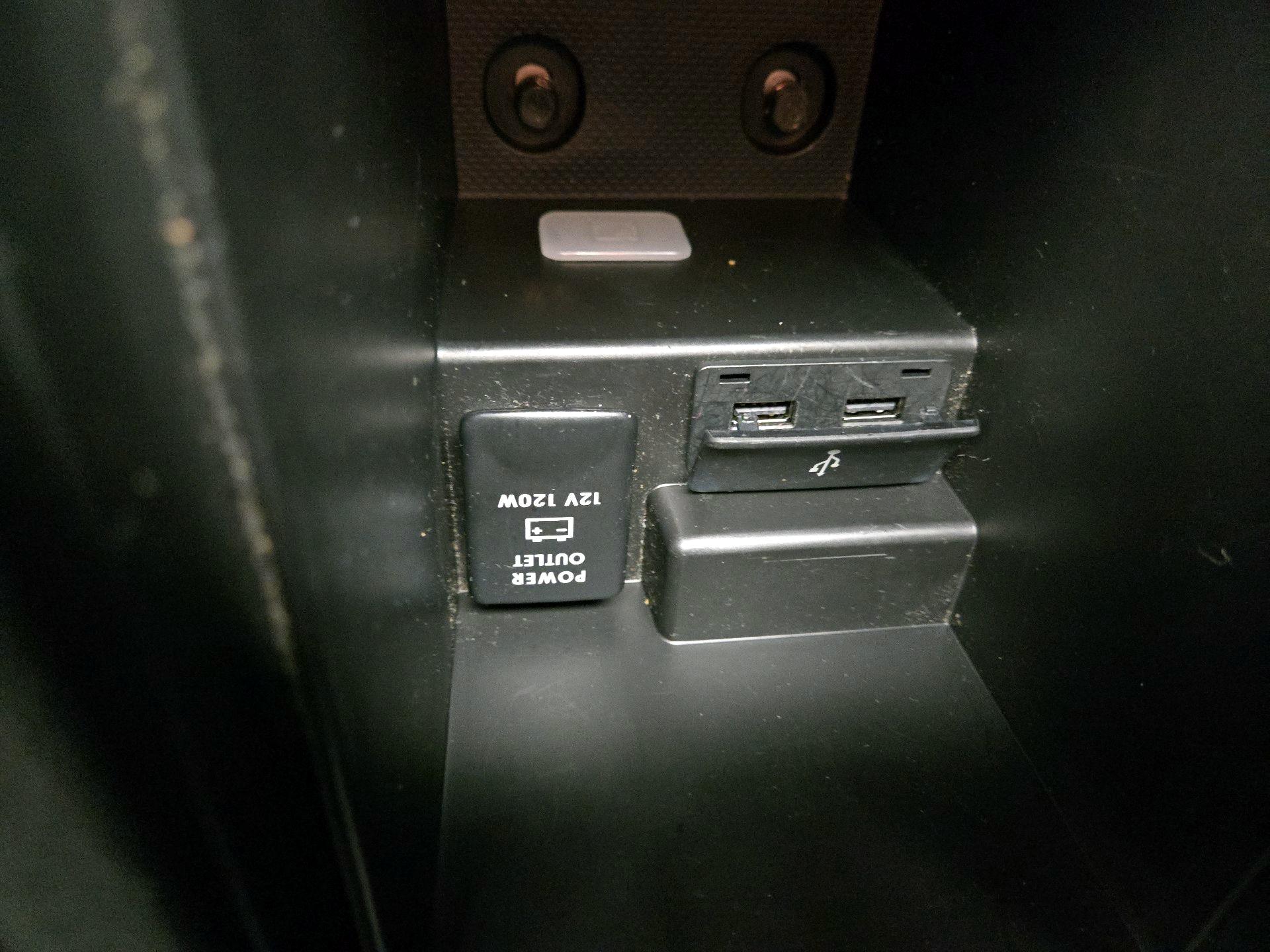 Thumbnail: 2017 Mitsubishi Outlander - 18