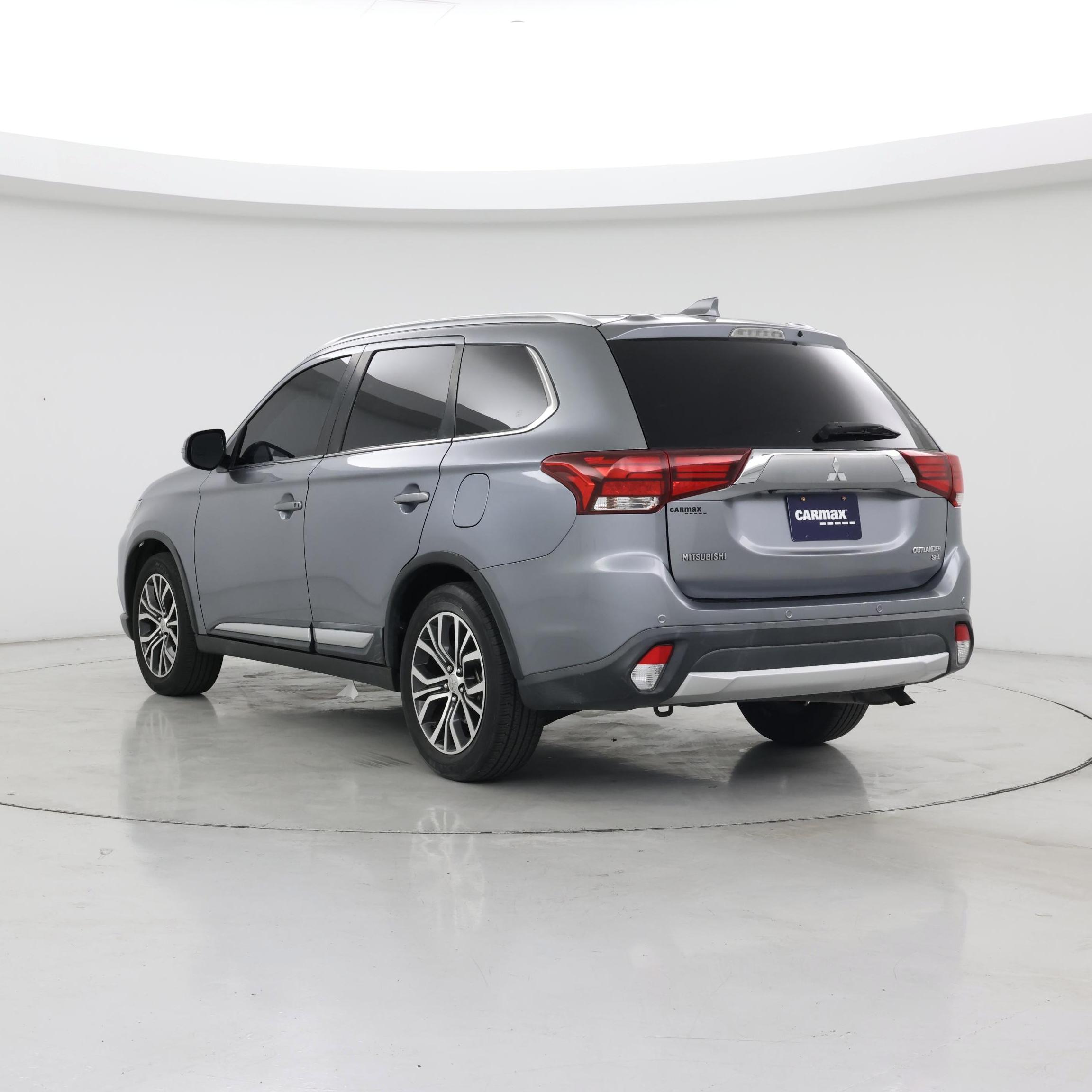 Thumbnail: 2017 Mitsubishi Outlander - 2