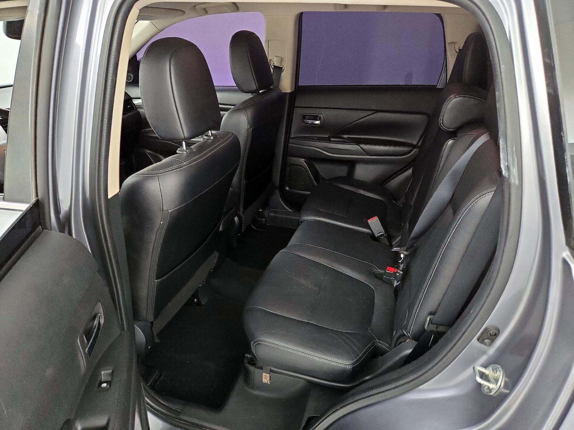 Thumbnail: 2017 Mitsubishi Outlander - 19