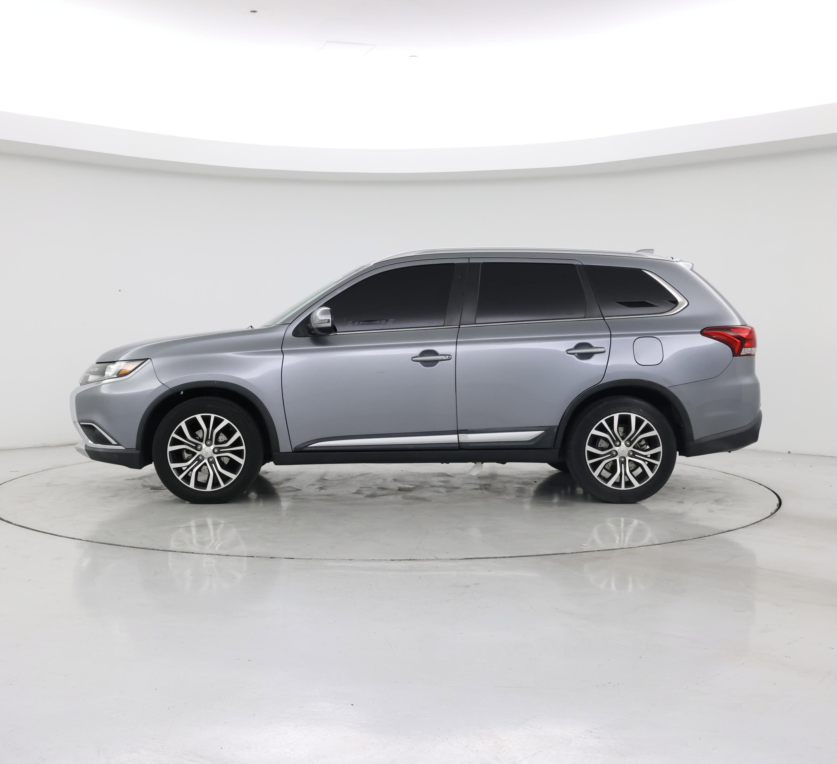 Thumbnail: 2017 Mitsubishi Outlander - 3