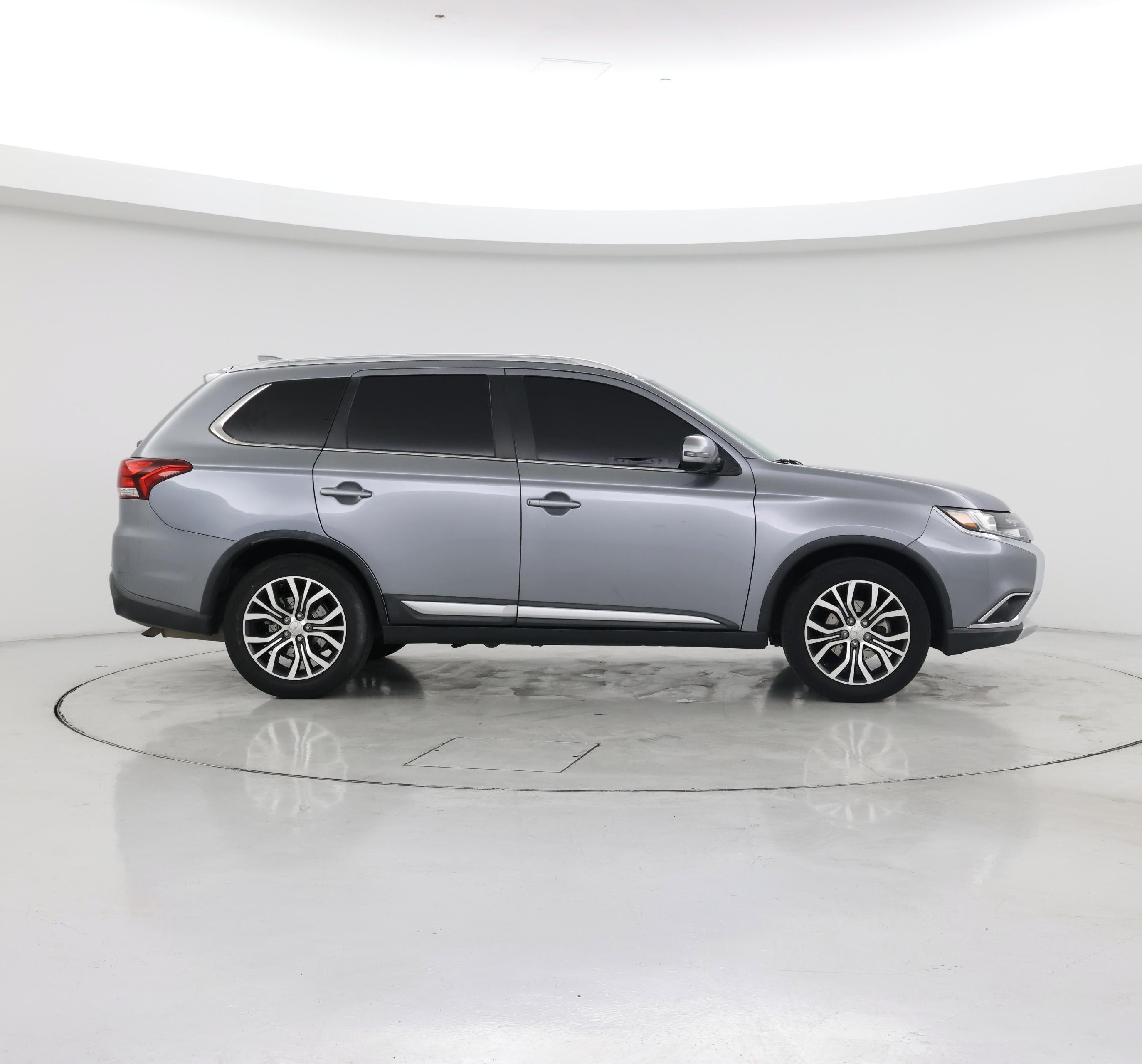 Thumbnail: 2017 Mitsubishi Outlander - 7