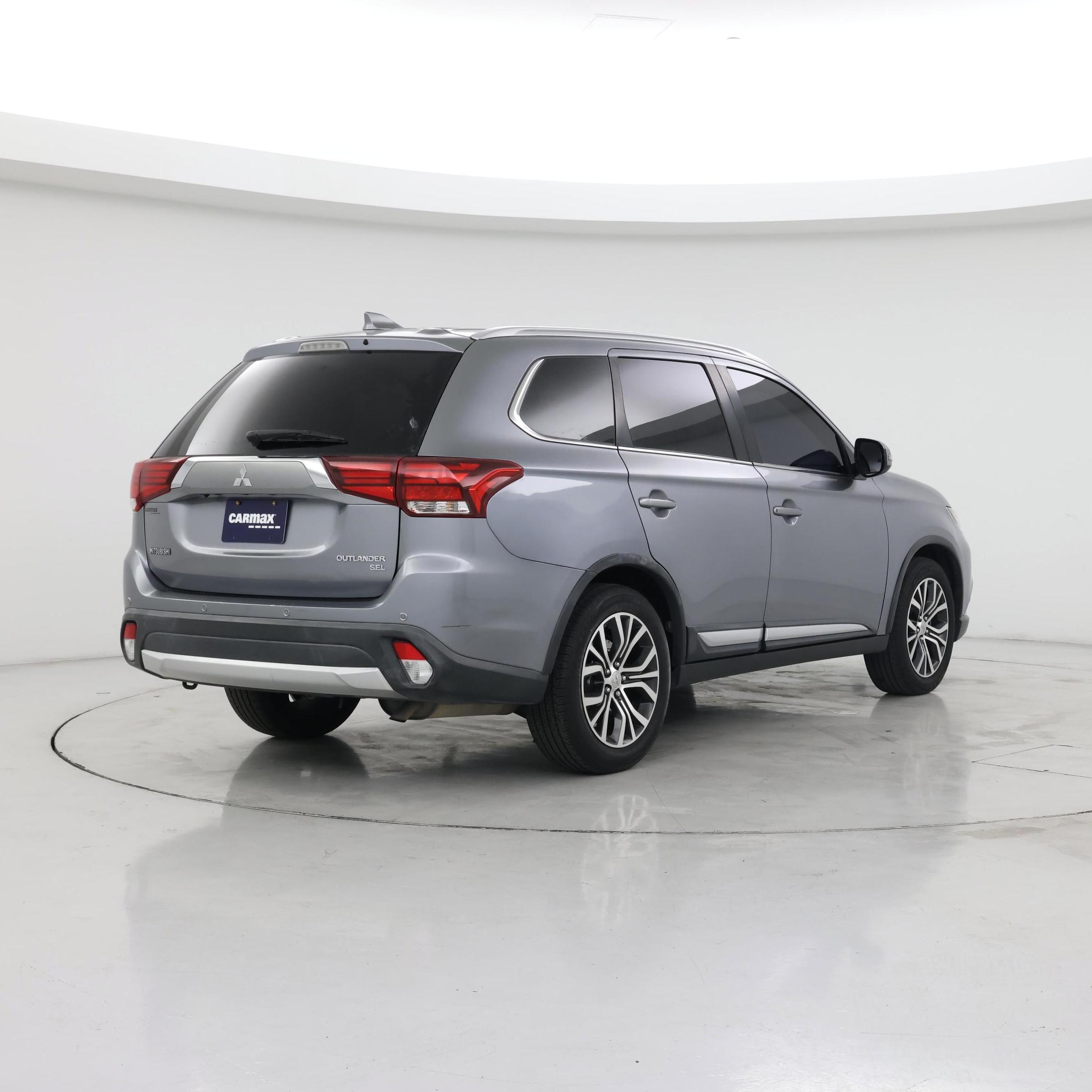 Thumbnail: 2017 Mitsubishi Outlander - 8