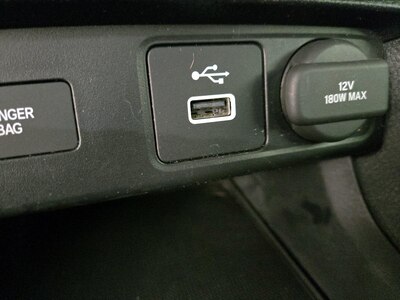 USB/AUX Ports