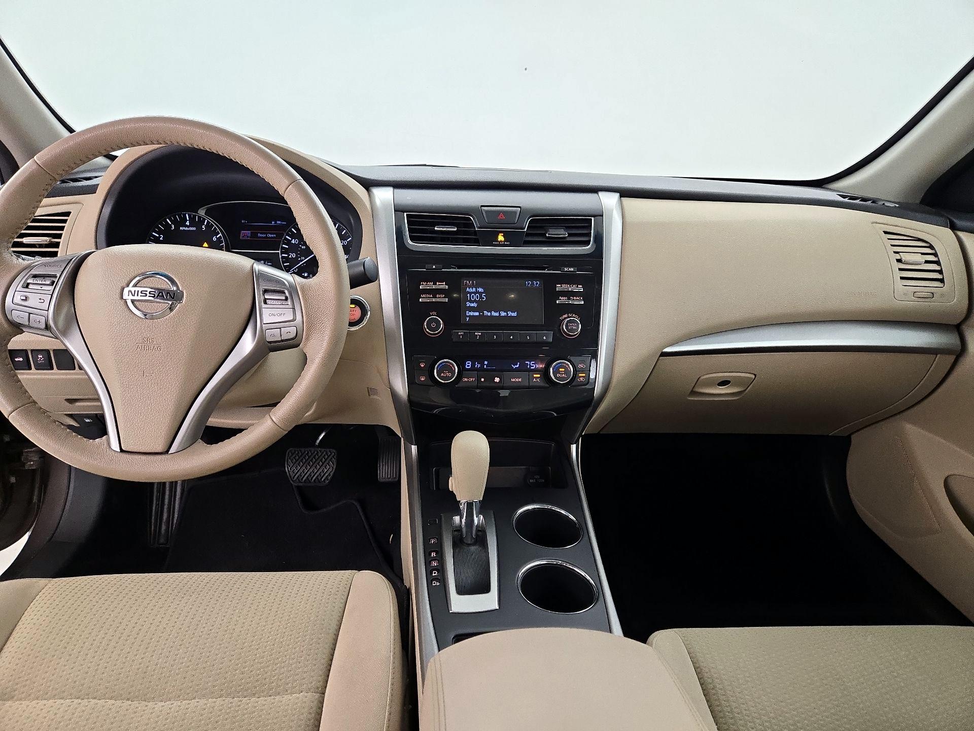 Thumbnail: 2015 Nissan Altima - 9