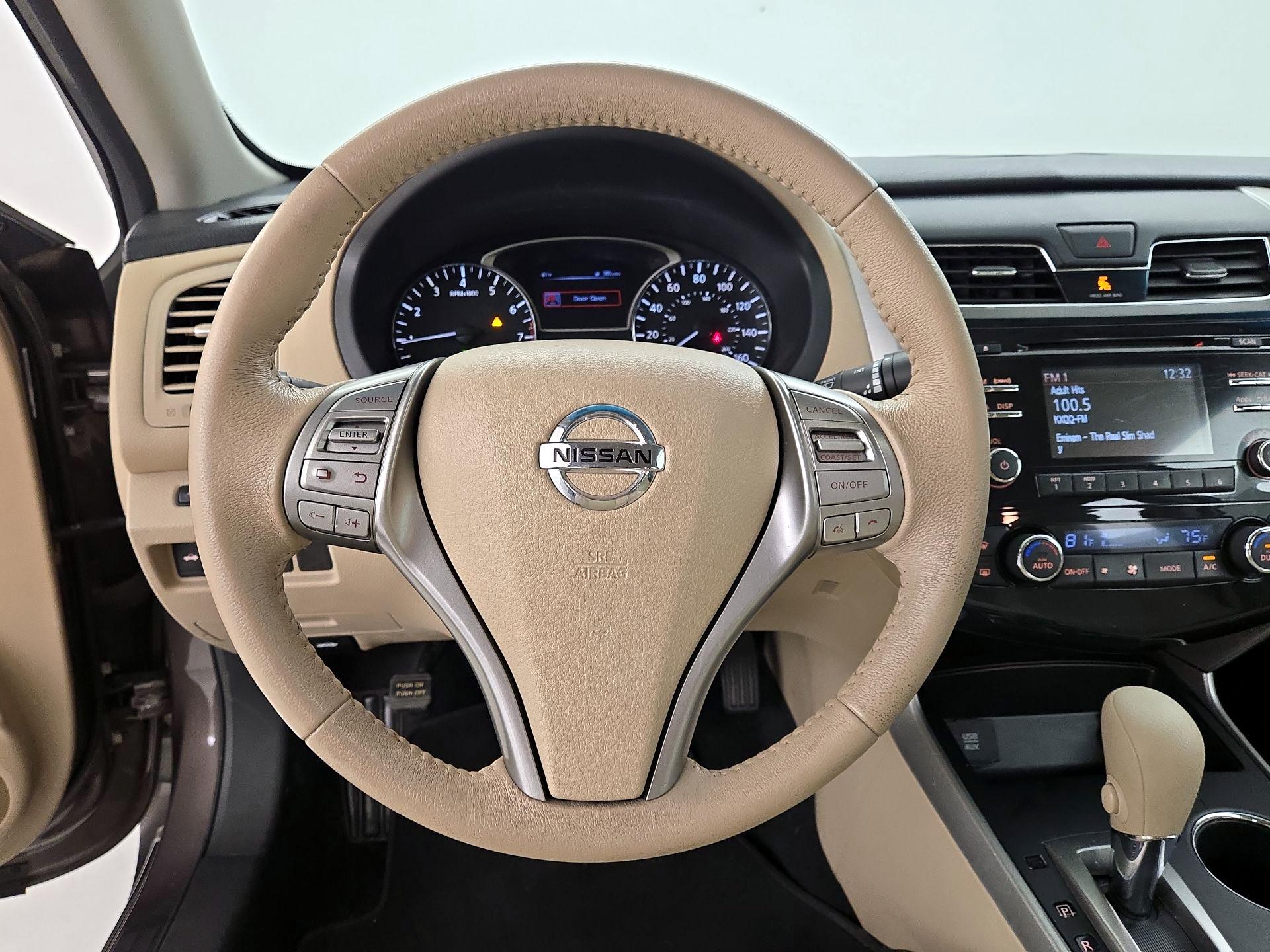 Thumbnail: 2015 Nissan Altima - 10