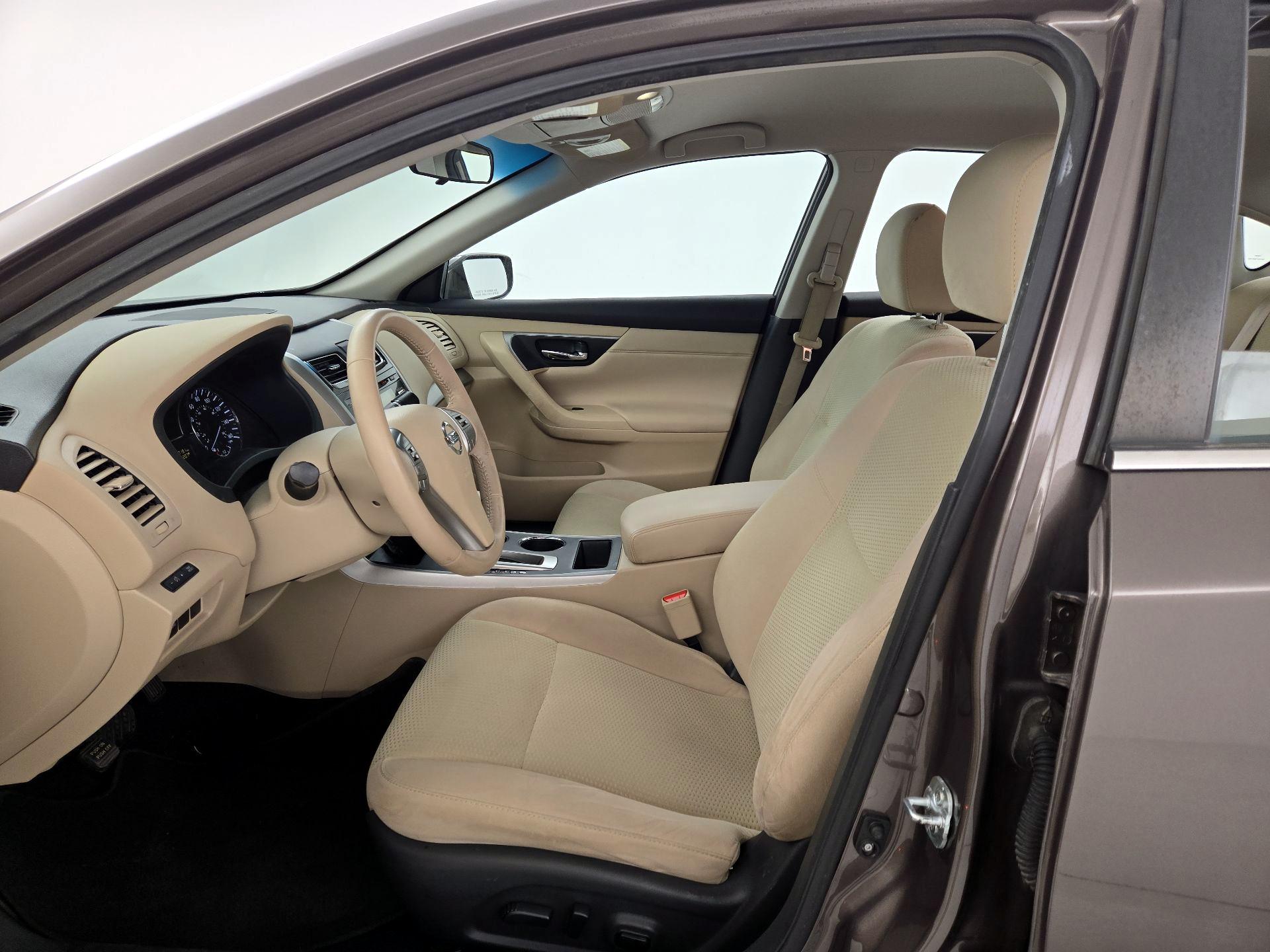 Thumbnail: 2015 Nissan Altima - 11