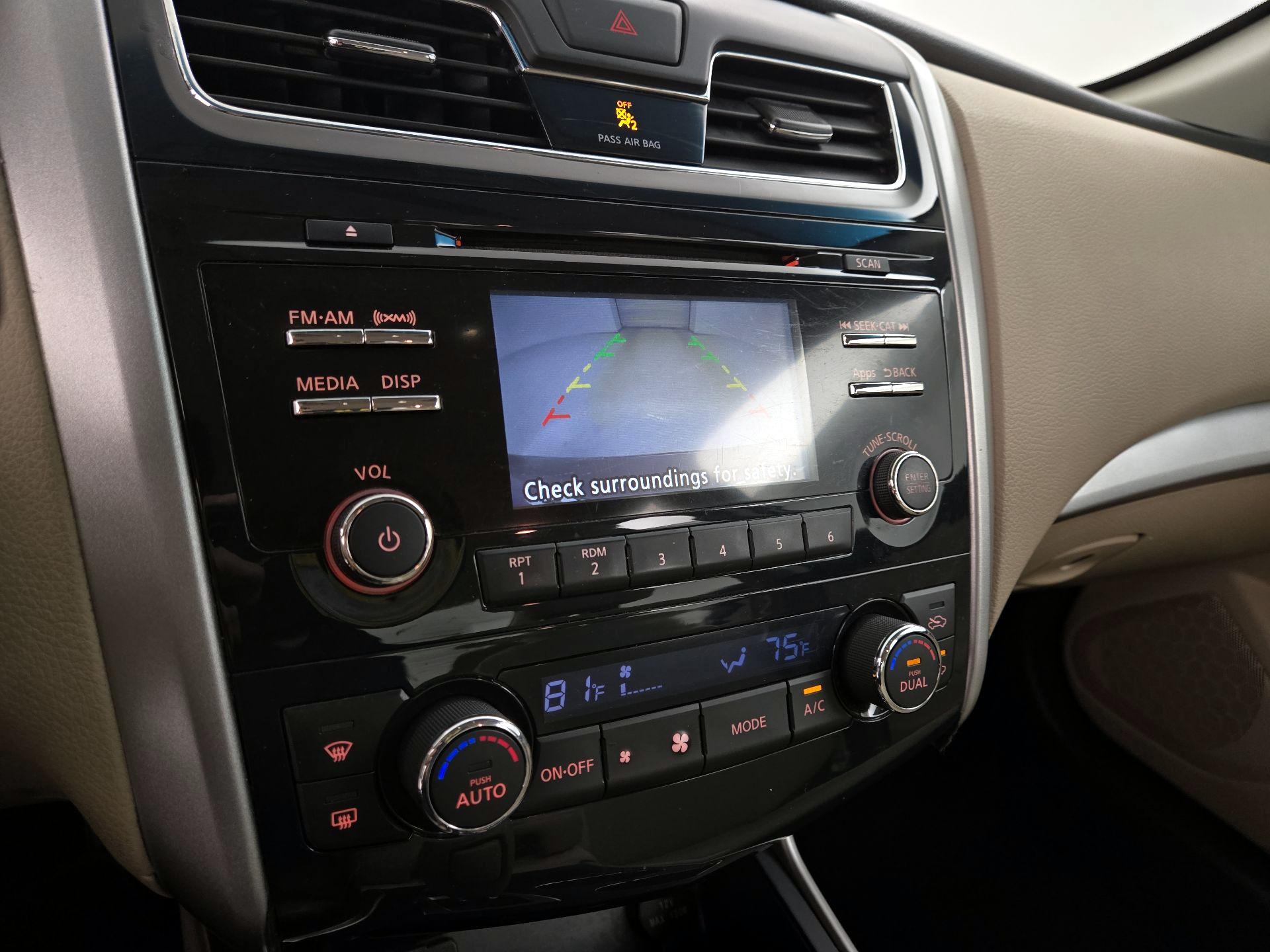 Thumbnail: 2015 Nissan Altima - 14