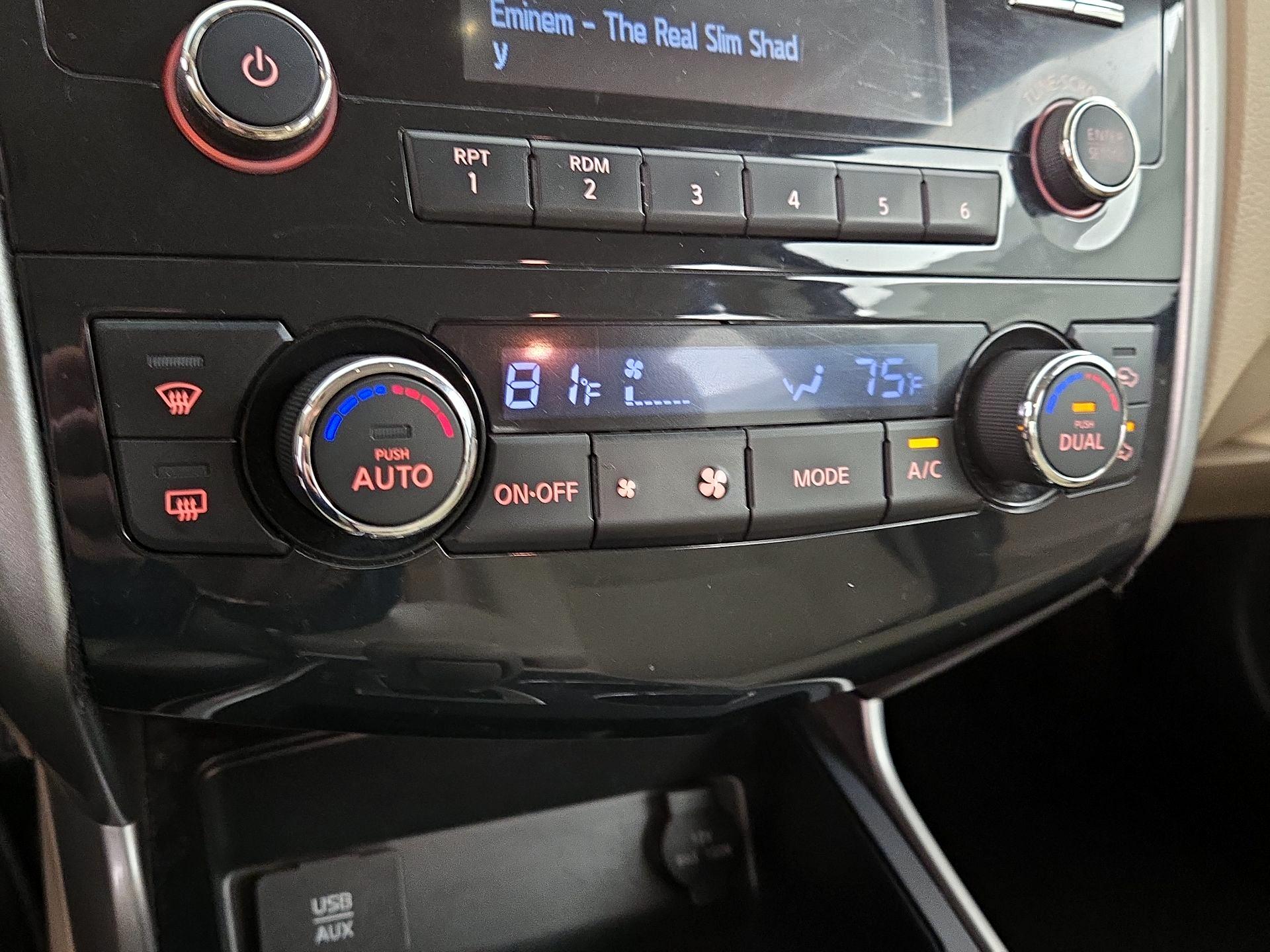 Thumbnail: 2015 Nissan Altima - 16