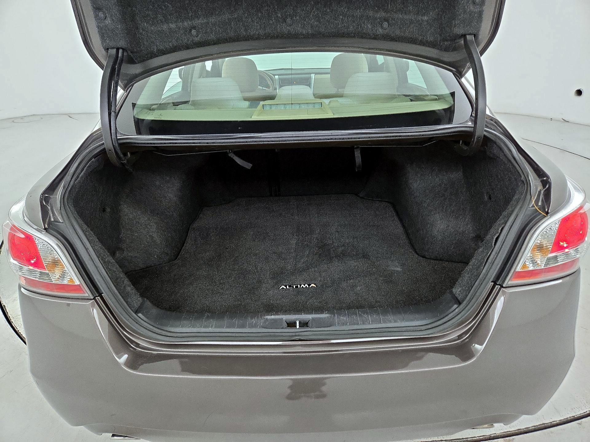 Thumbnail: 2015 Nissan Altima - 20