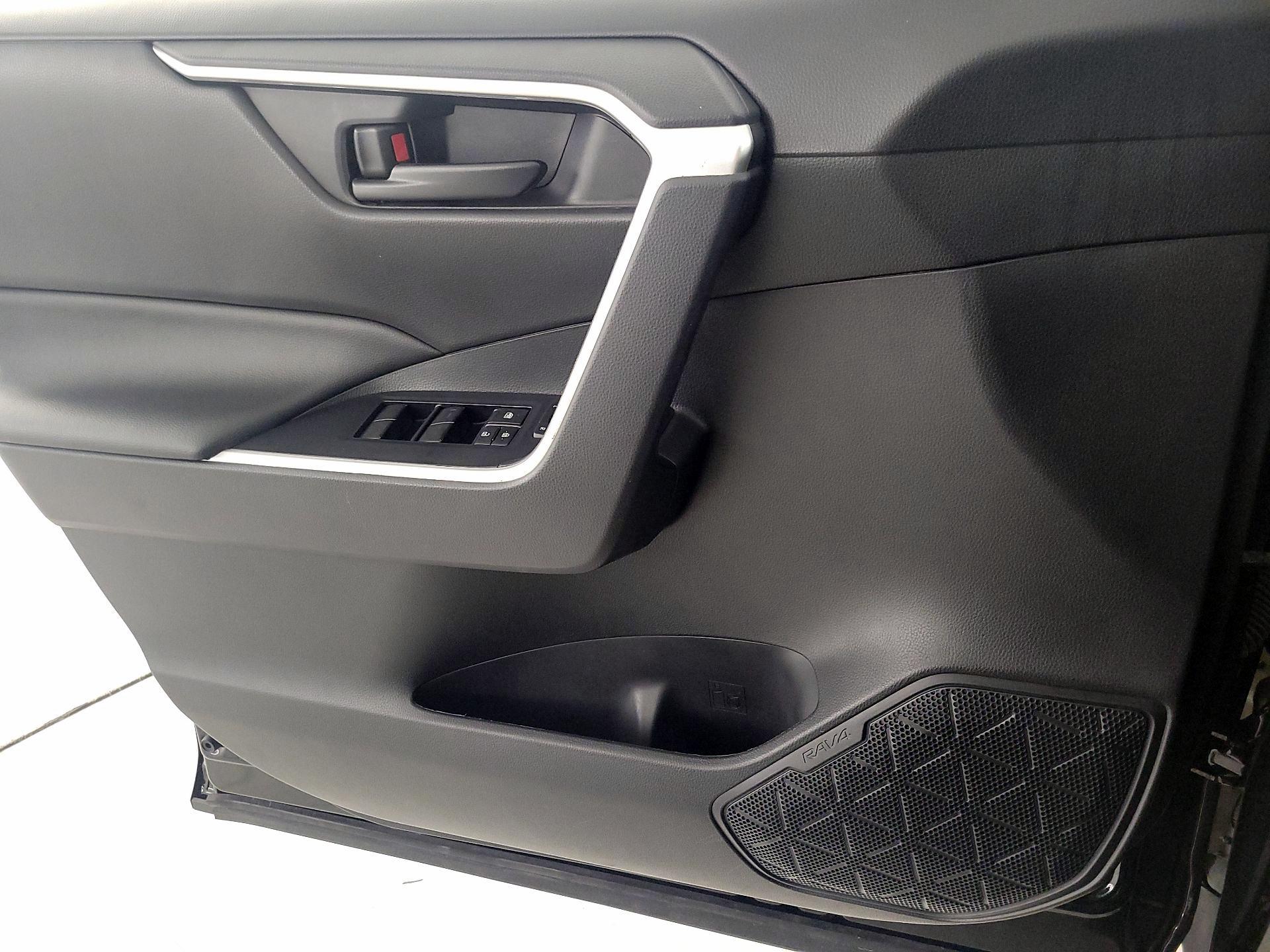 Thumbnail: 2022 Toyota RAV4 - 12