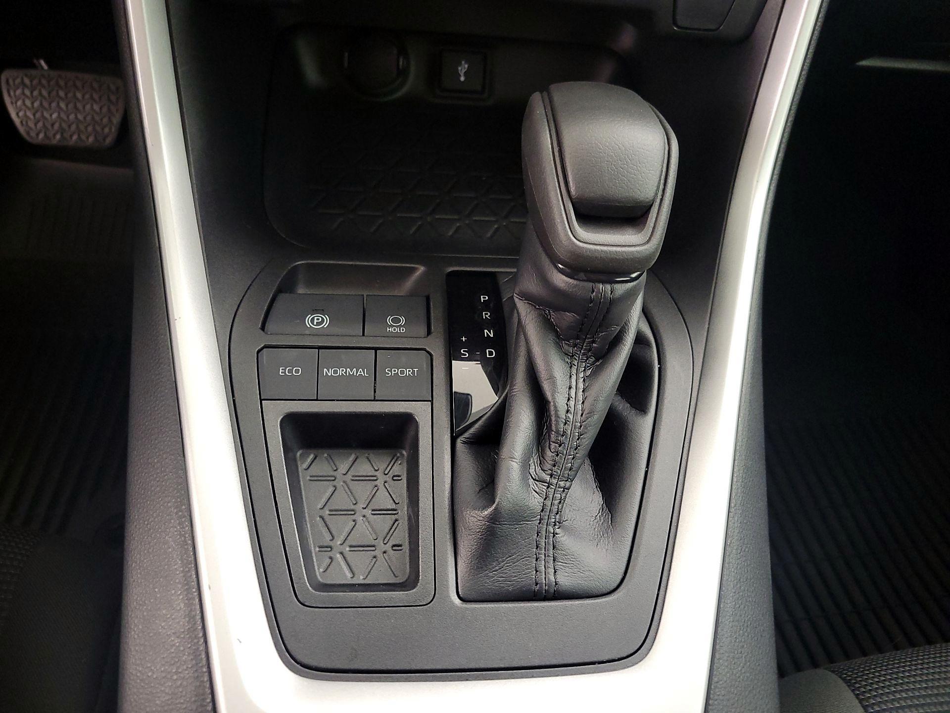 Thumbnail: 2022 Toyota RAV4 - 17