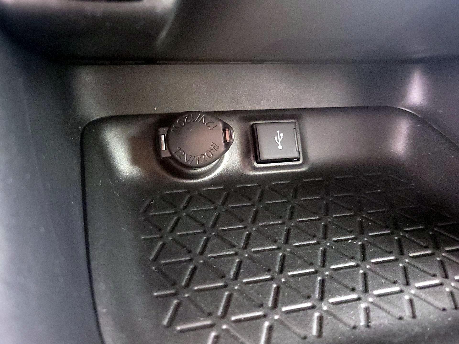 Thumbnail: 2022 Toyota RAV4 - 18