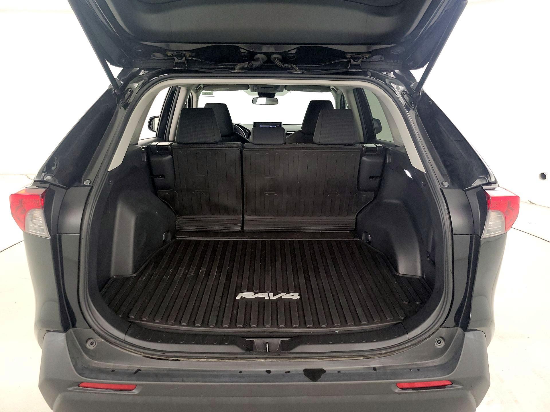 Thumbnail: 2022 Toyota RAV4 - 20