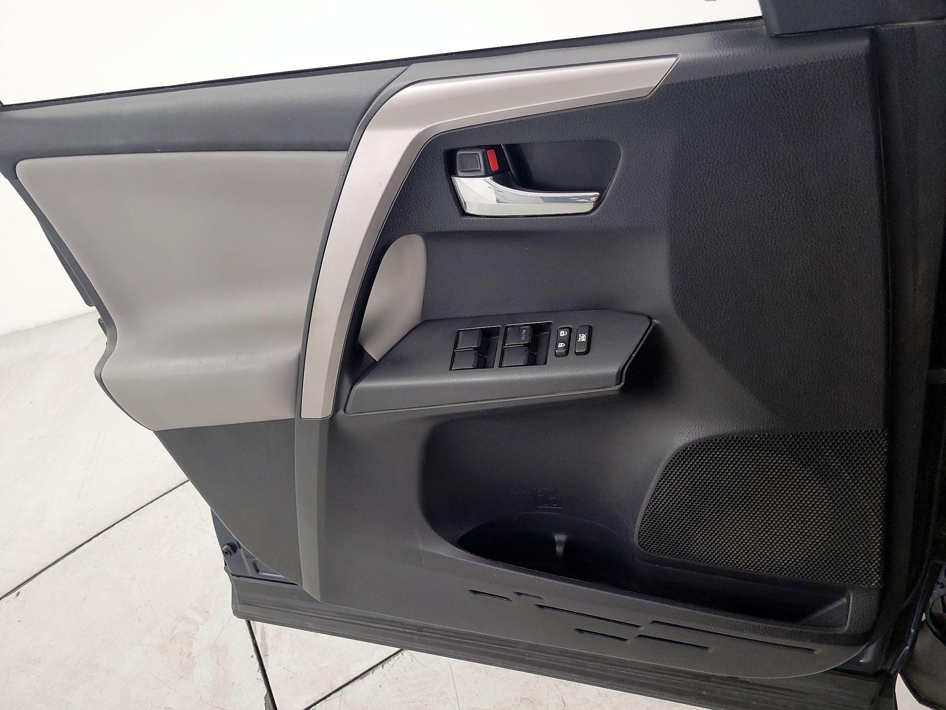 Thumbnail: 2018 Toyota RAV4 - 12