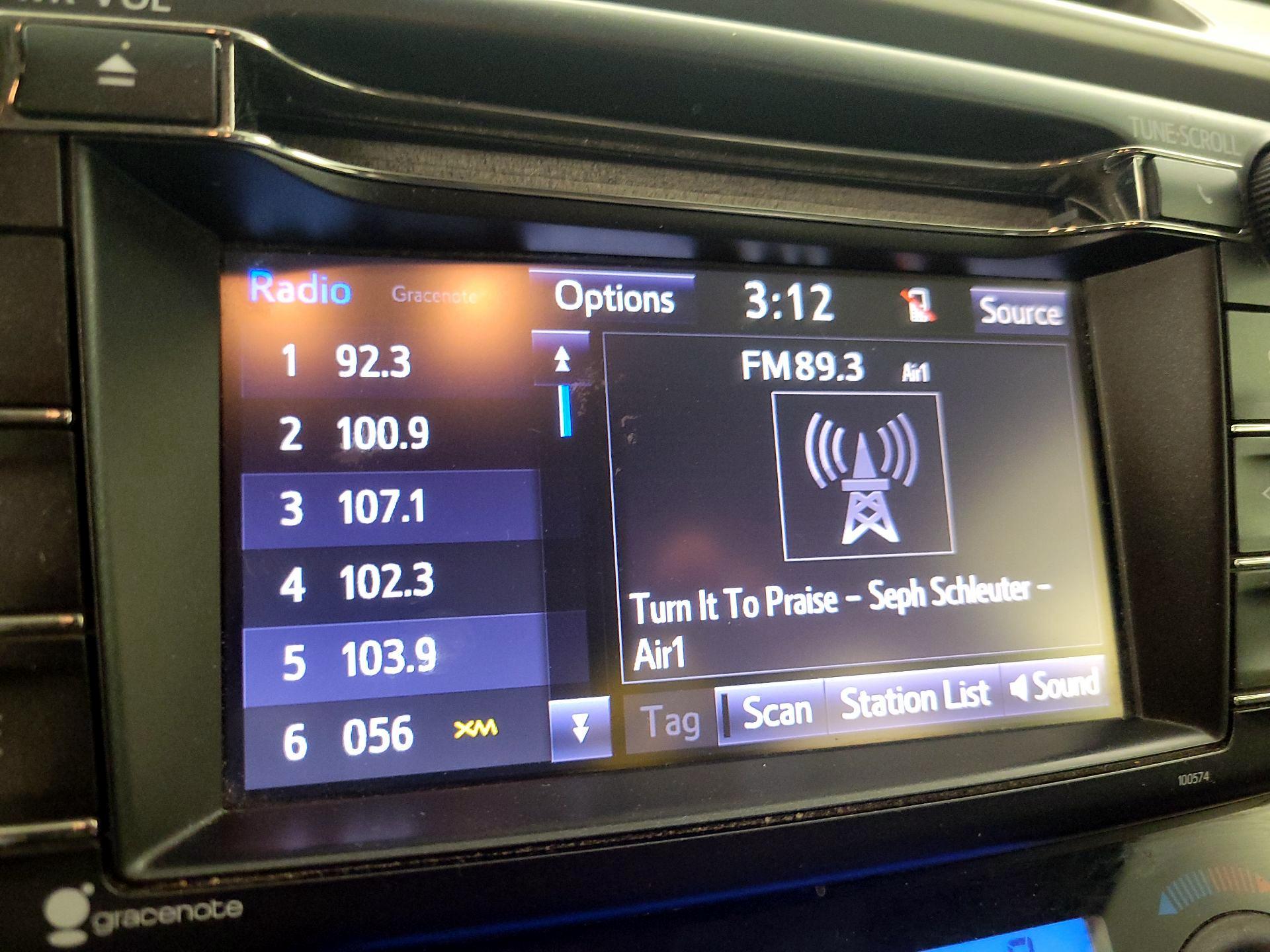 Thumbnail: 2018 Toyota RAV4 - 15