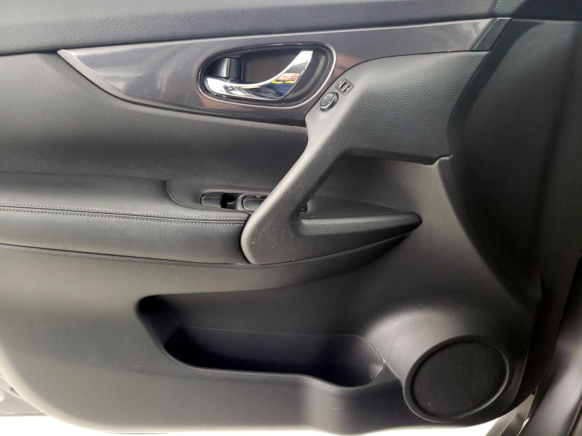 Thumbnail: 2018 Nissan Rogue - 12