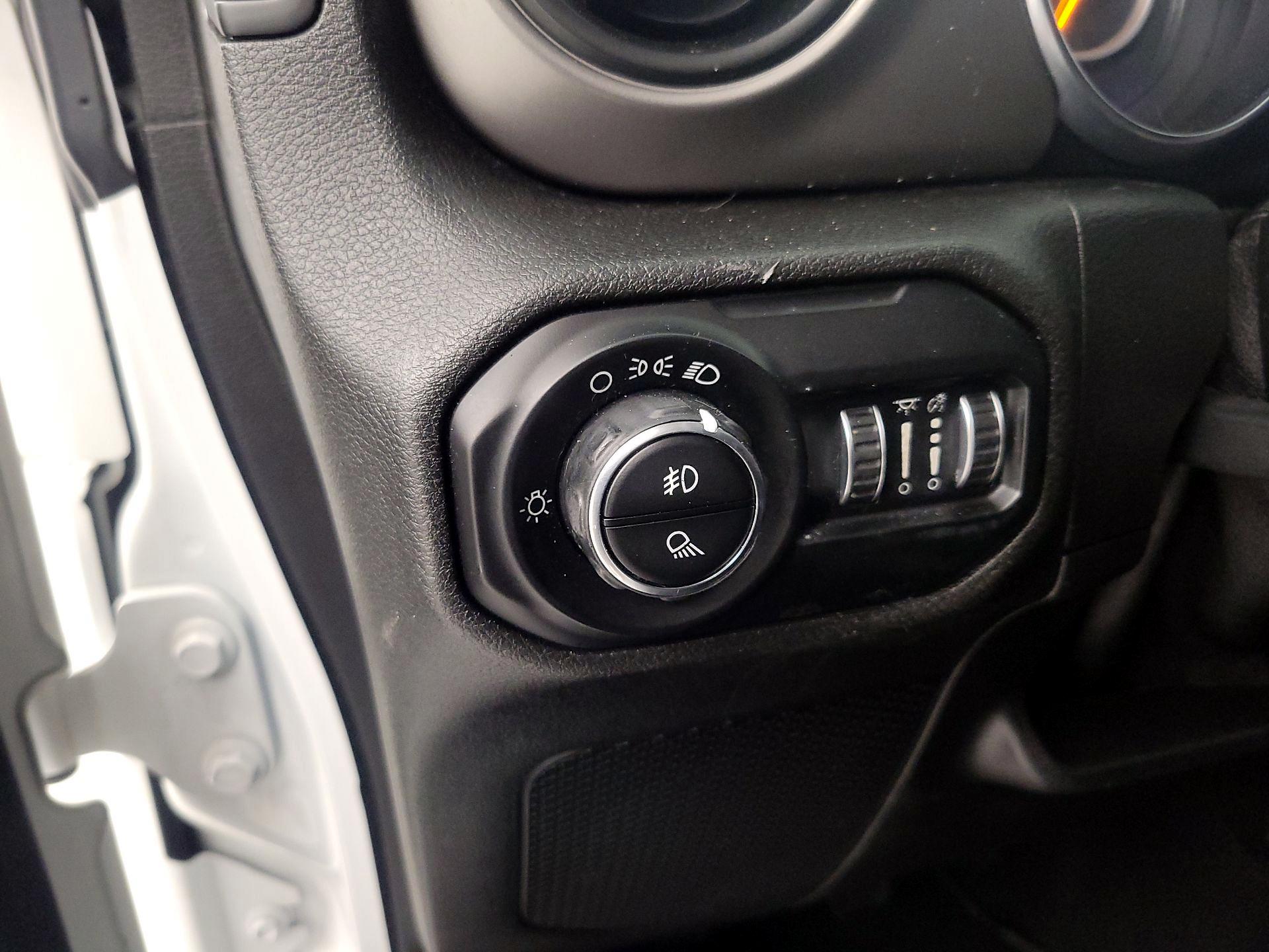 Thumbnail: 2020 Jeep Gladiator - 13