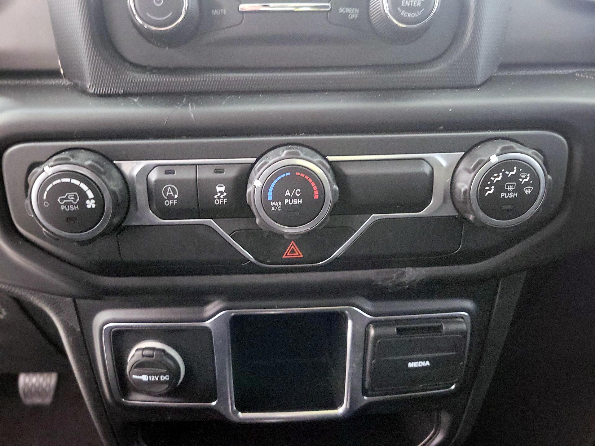 Thumbnail: 2020 Jeep Gladiator - 16