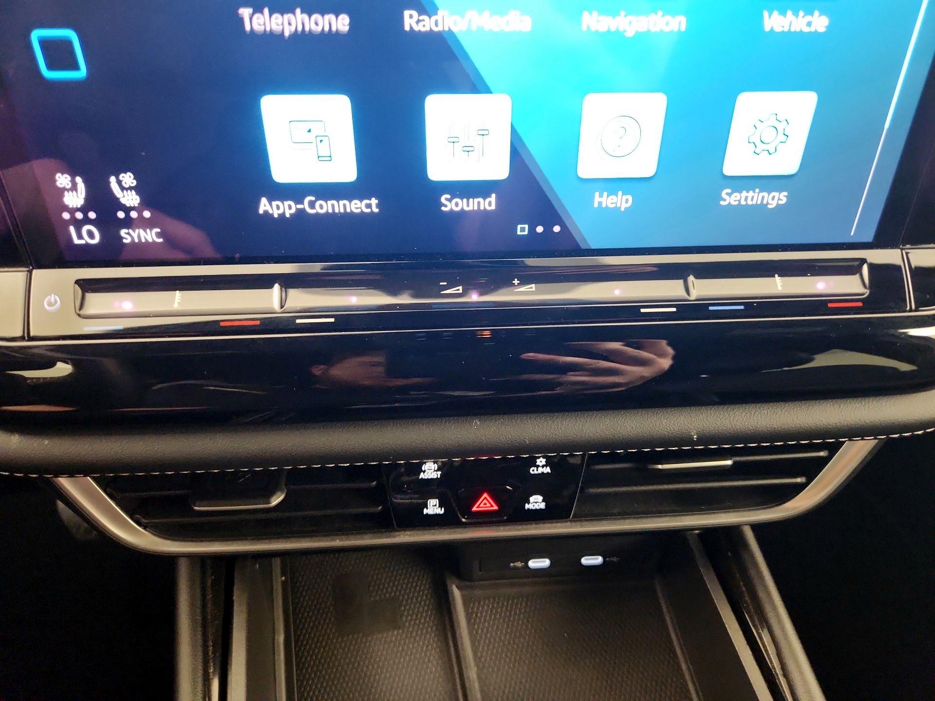 Thumbnail: 2024 Volkswagen Atlas - 16