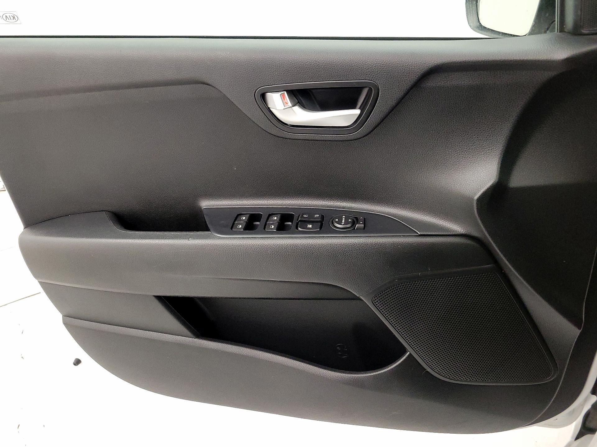 Thumbnail: 2021 Kia Rio - 12