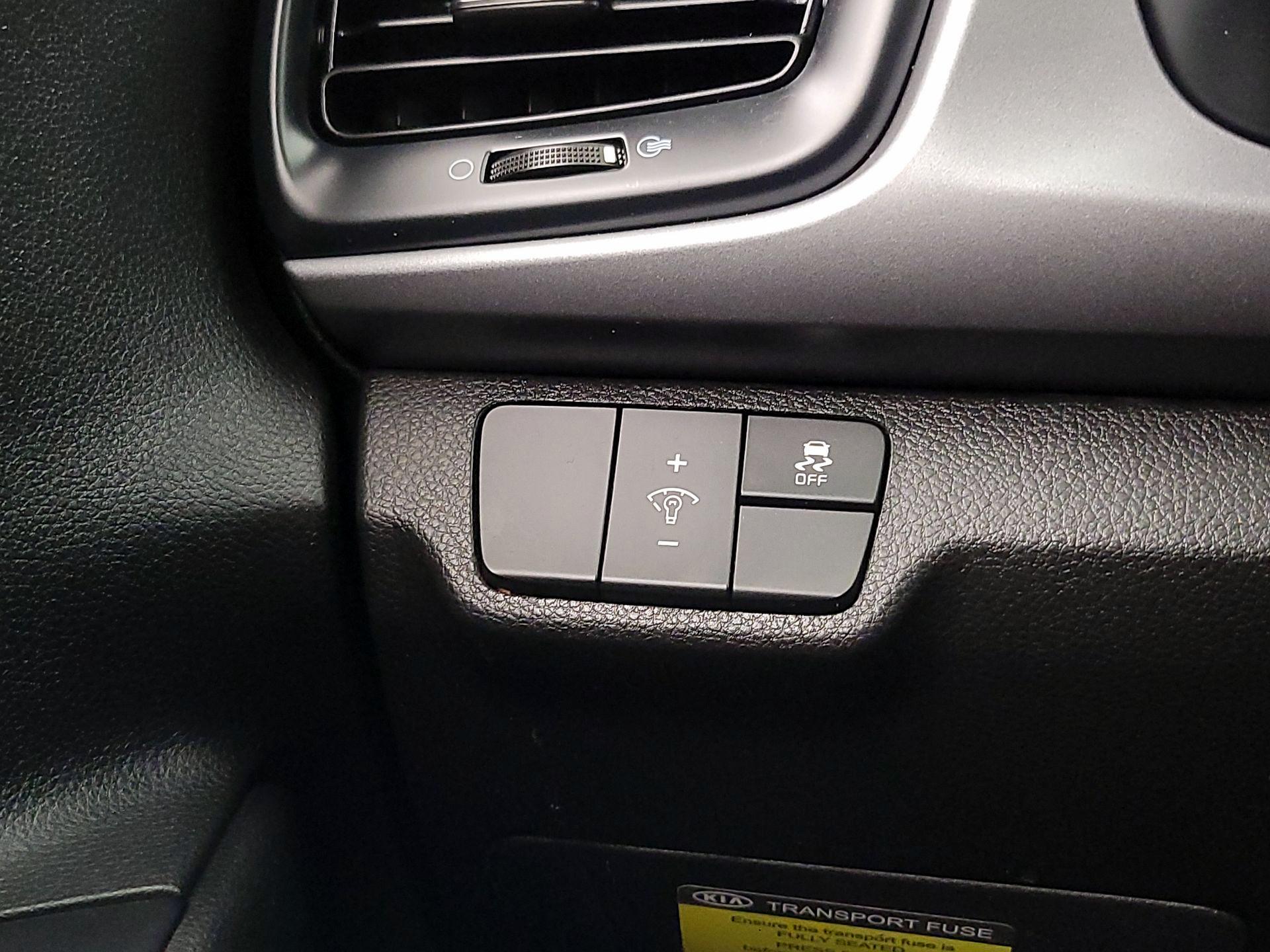 Thumbnail: 2021 Kia Rio - 13