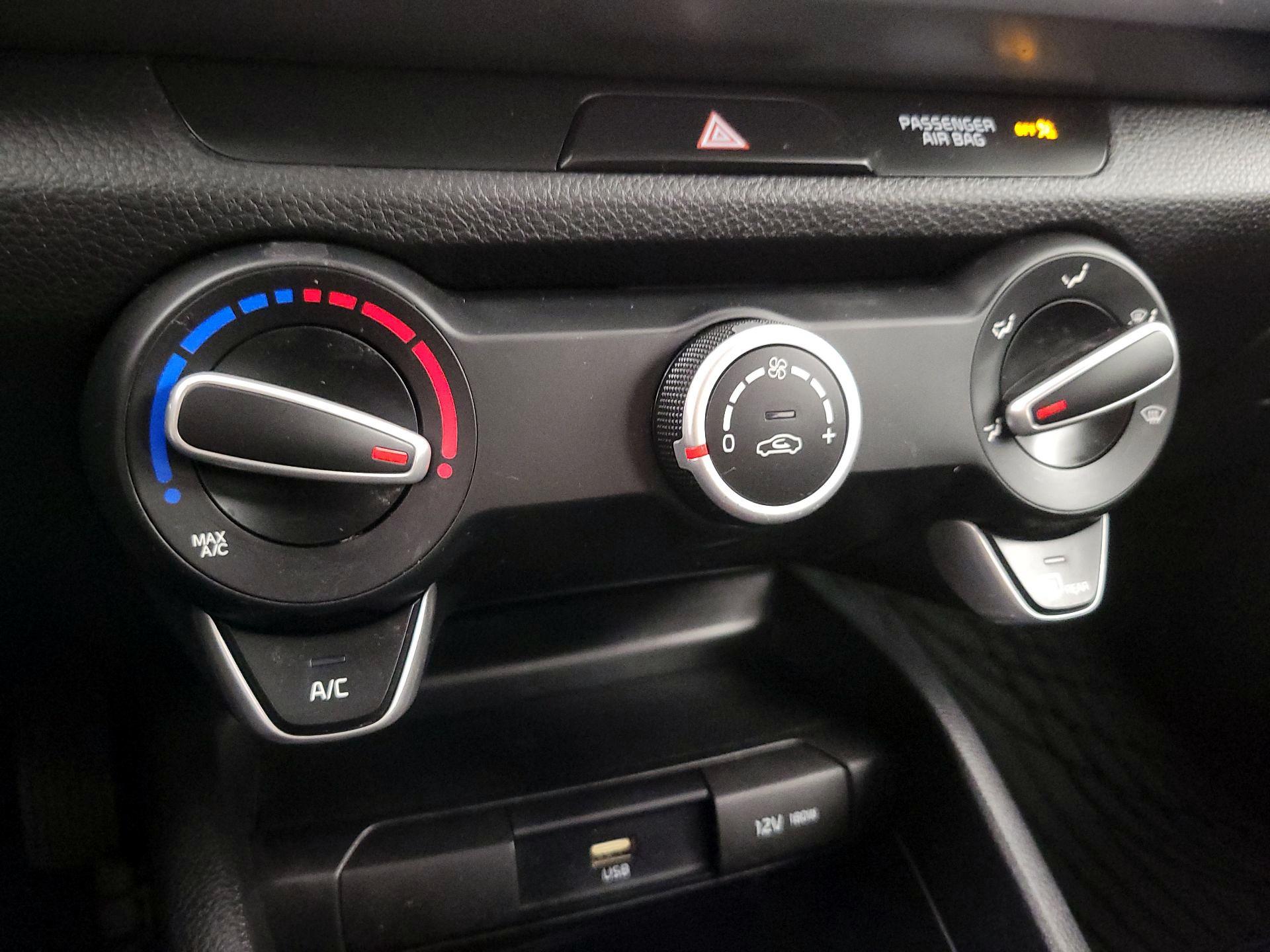 Thumbnail: 2021 Kia Rio - 16