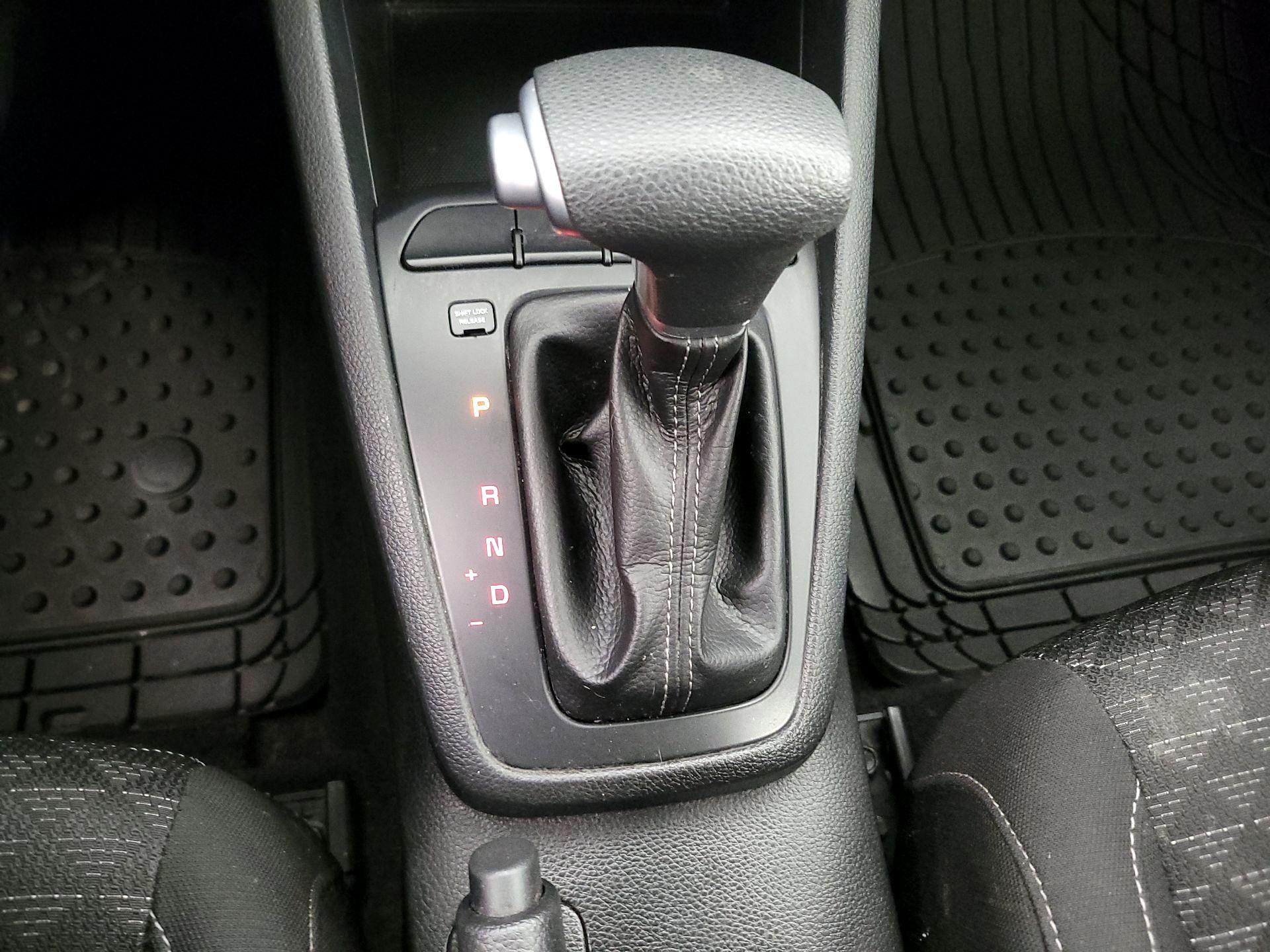 Thumbnail: 2021 Kia Rio - 17