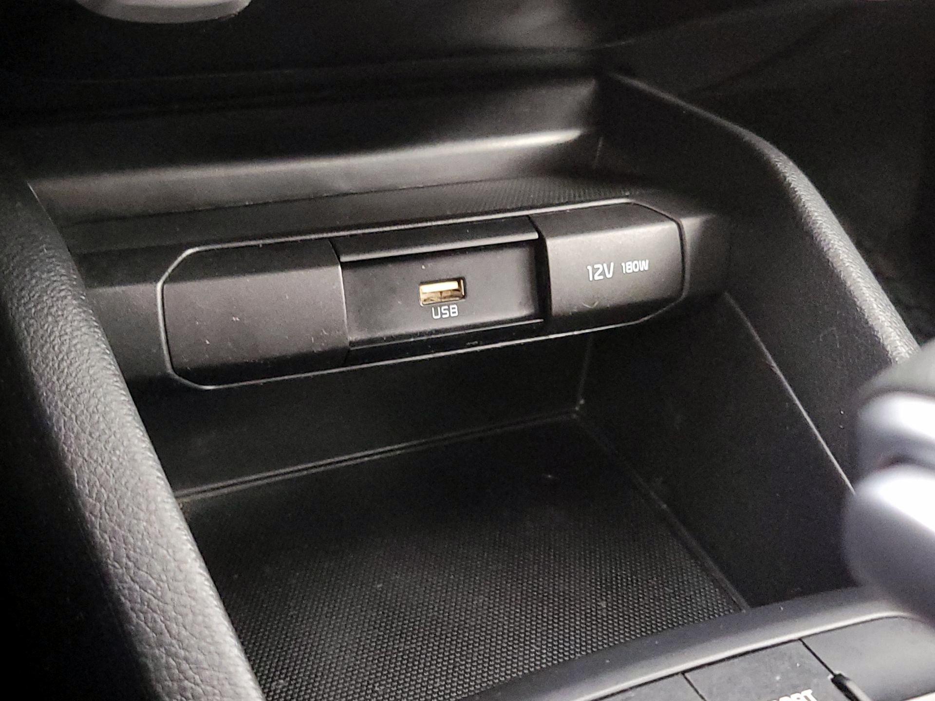 Thumbnail: 2021 Kia Rio - 18