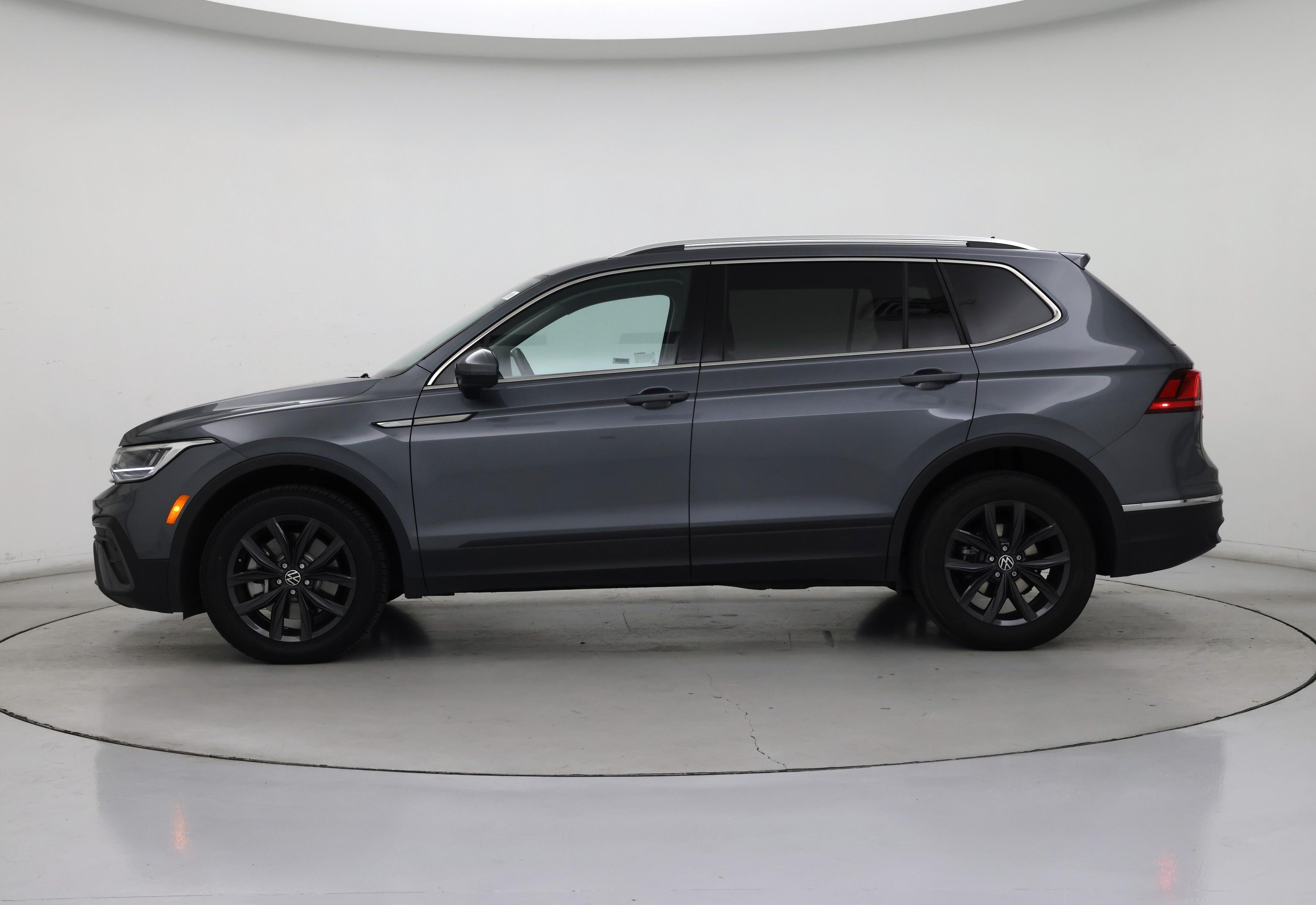 Thumbnail: 2024 Volkswagen Tiguan - 3