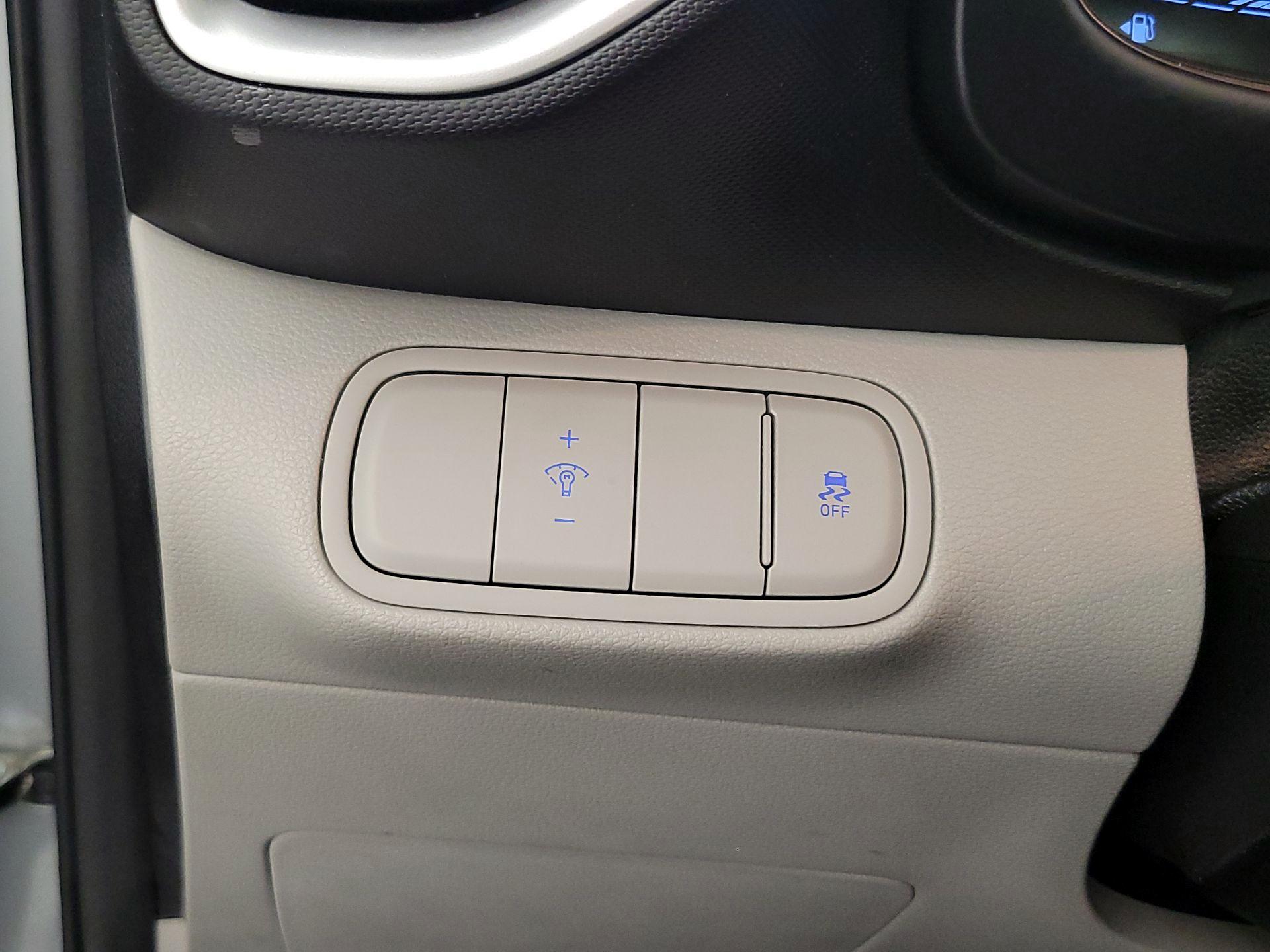 Thumbnail: 2023 Hyundai Venue - 13