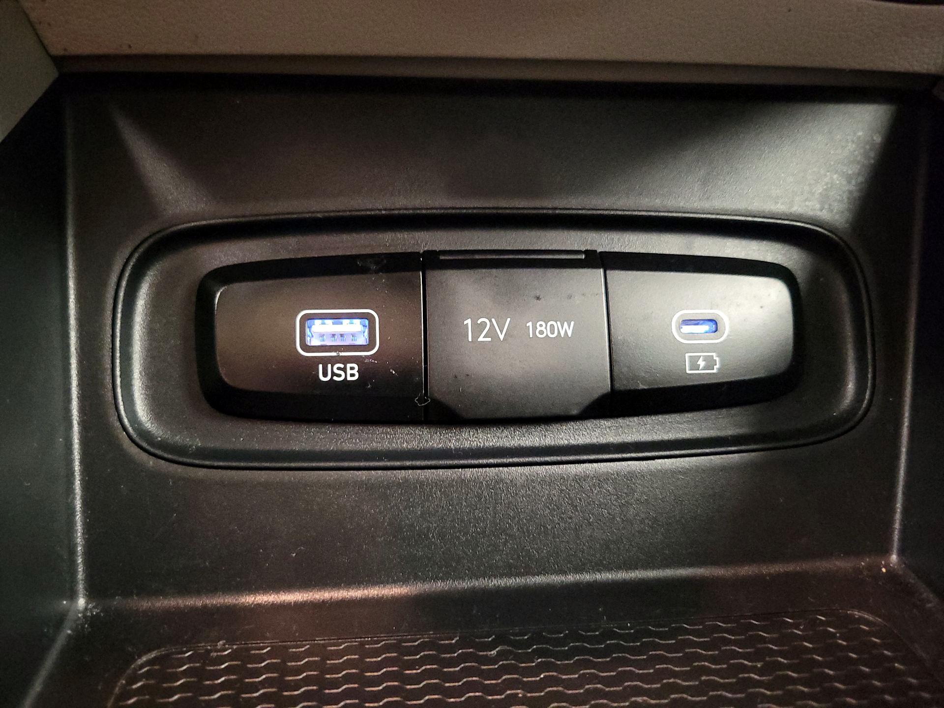 Thumbnail: 2023 Hyundai Venue - 18