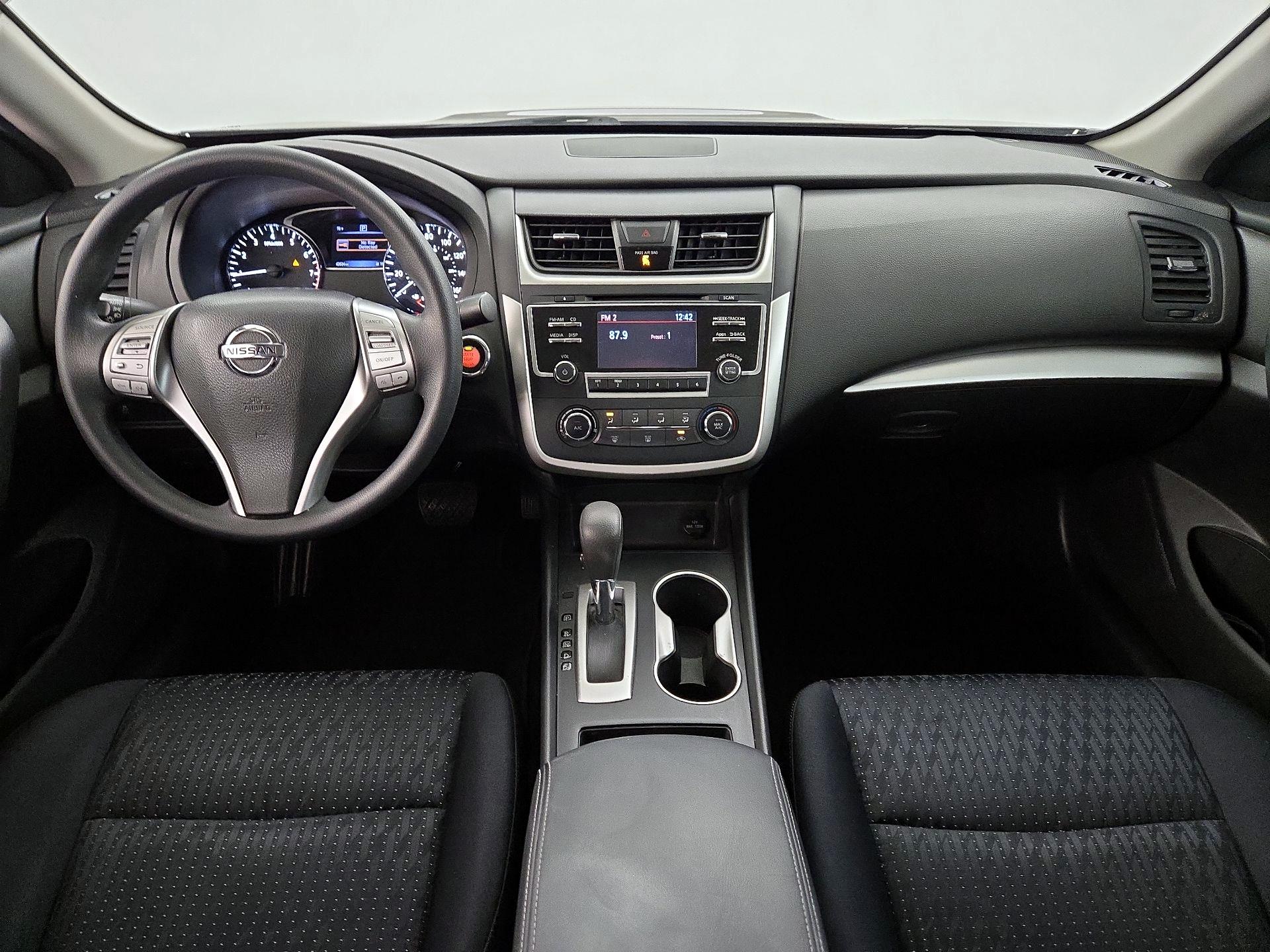 Thumbnail: 2016 Nissan Altima - 9