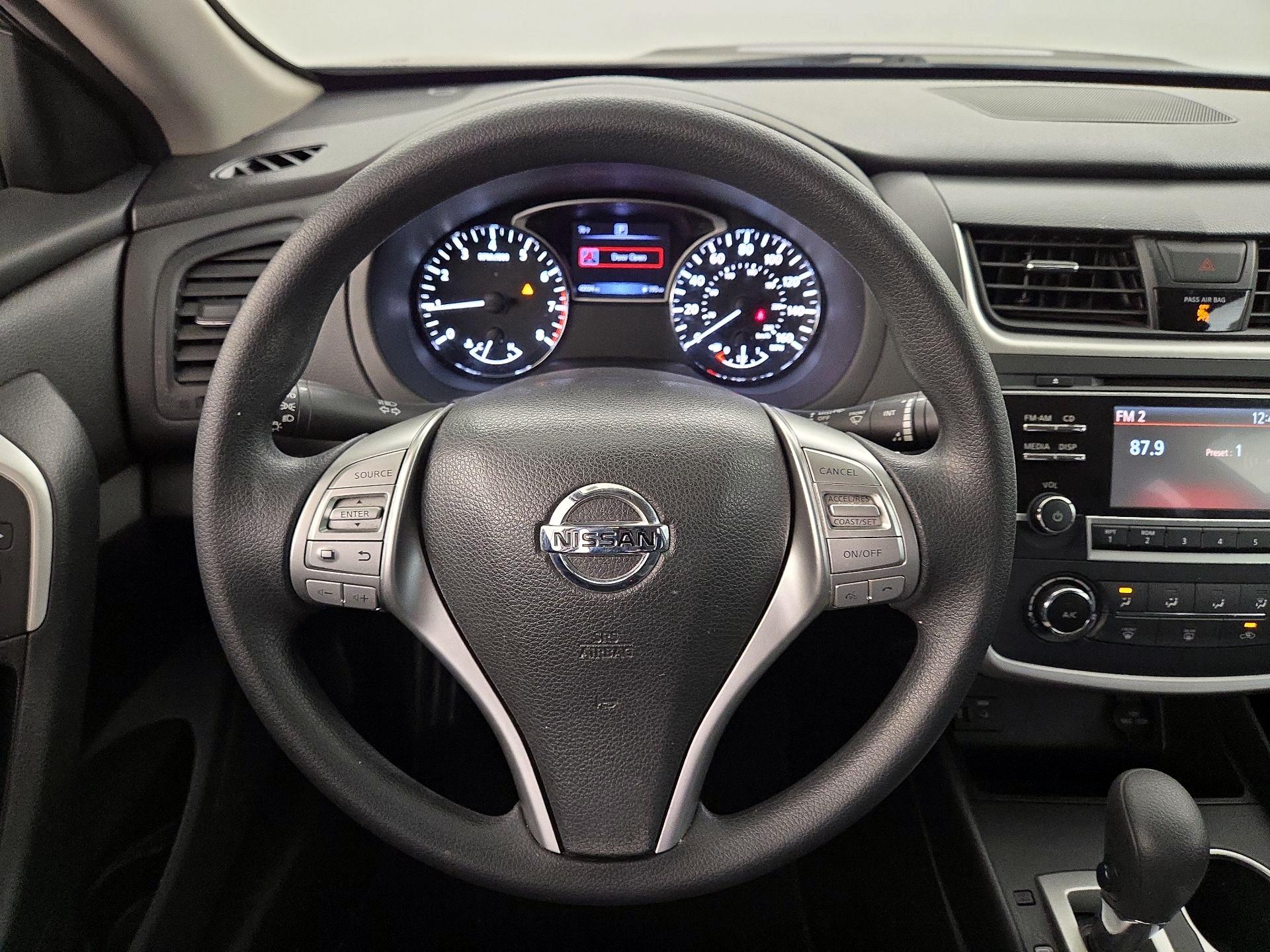 Thumbnail: 2016 Nissan Altima - 10