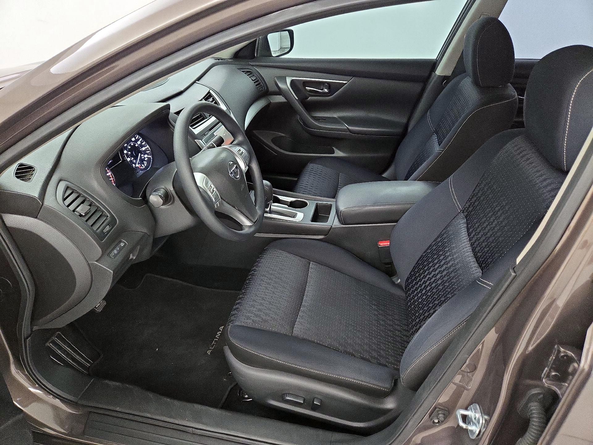 Thumbnail: 2016 Nissan Altima - 11