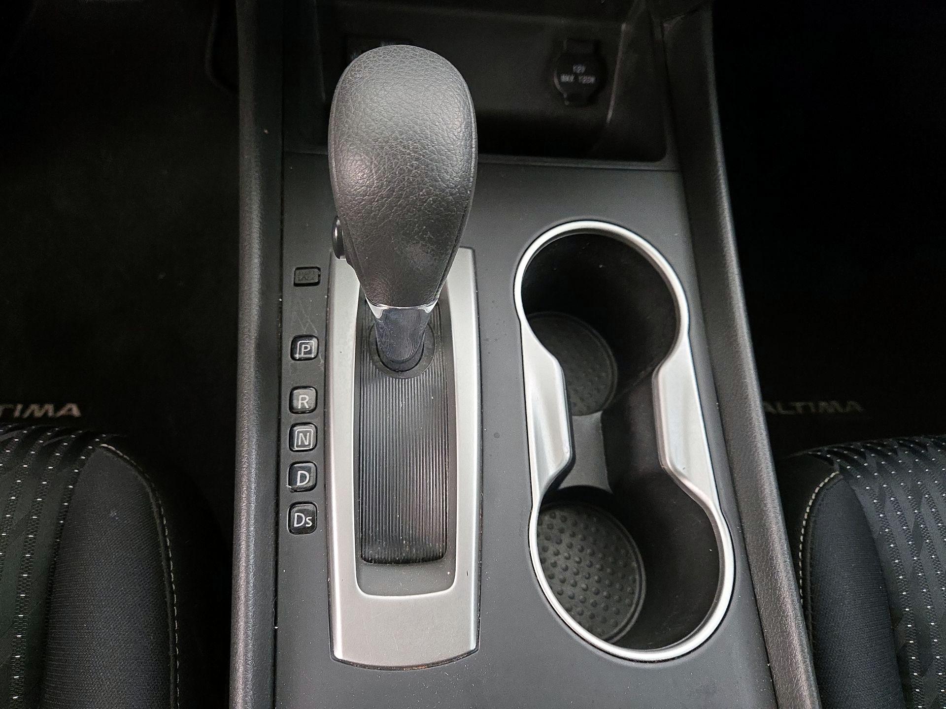 Thumbnail: 2016 Nissan Altima - 17